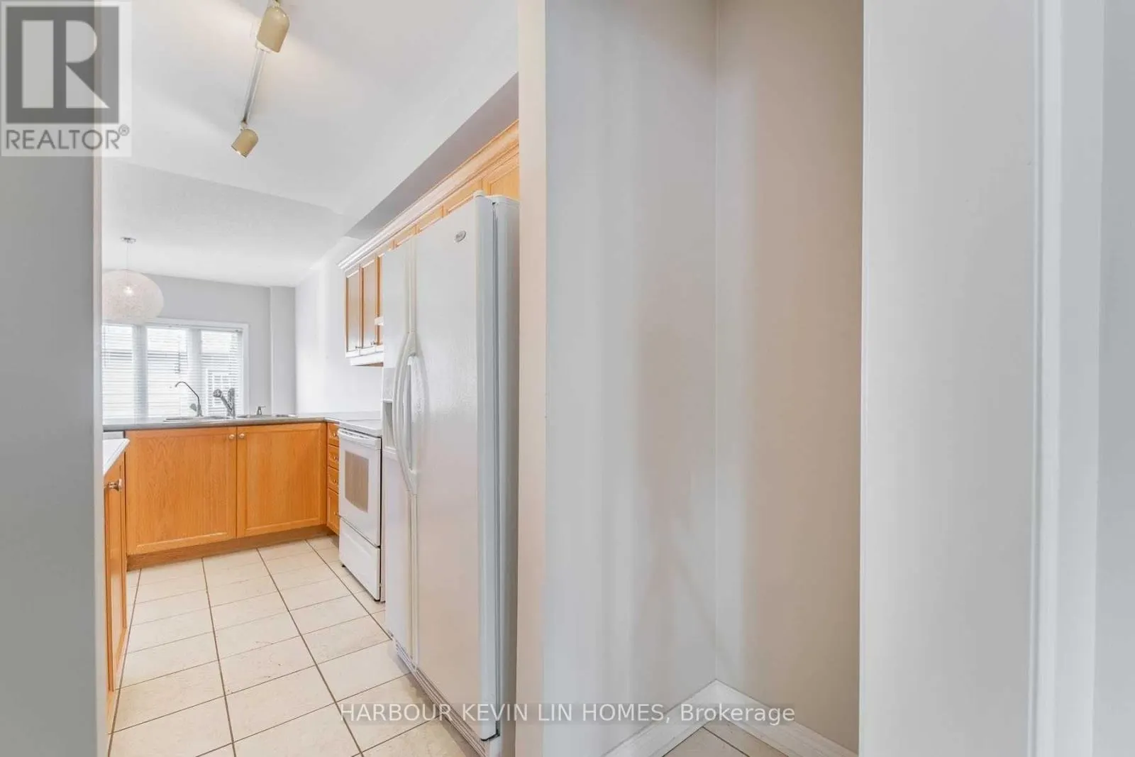 46 COUNTRY GLEN ROAD