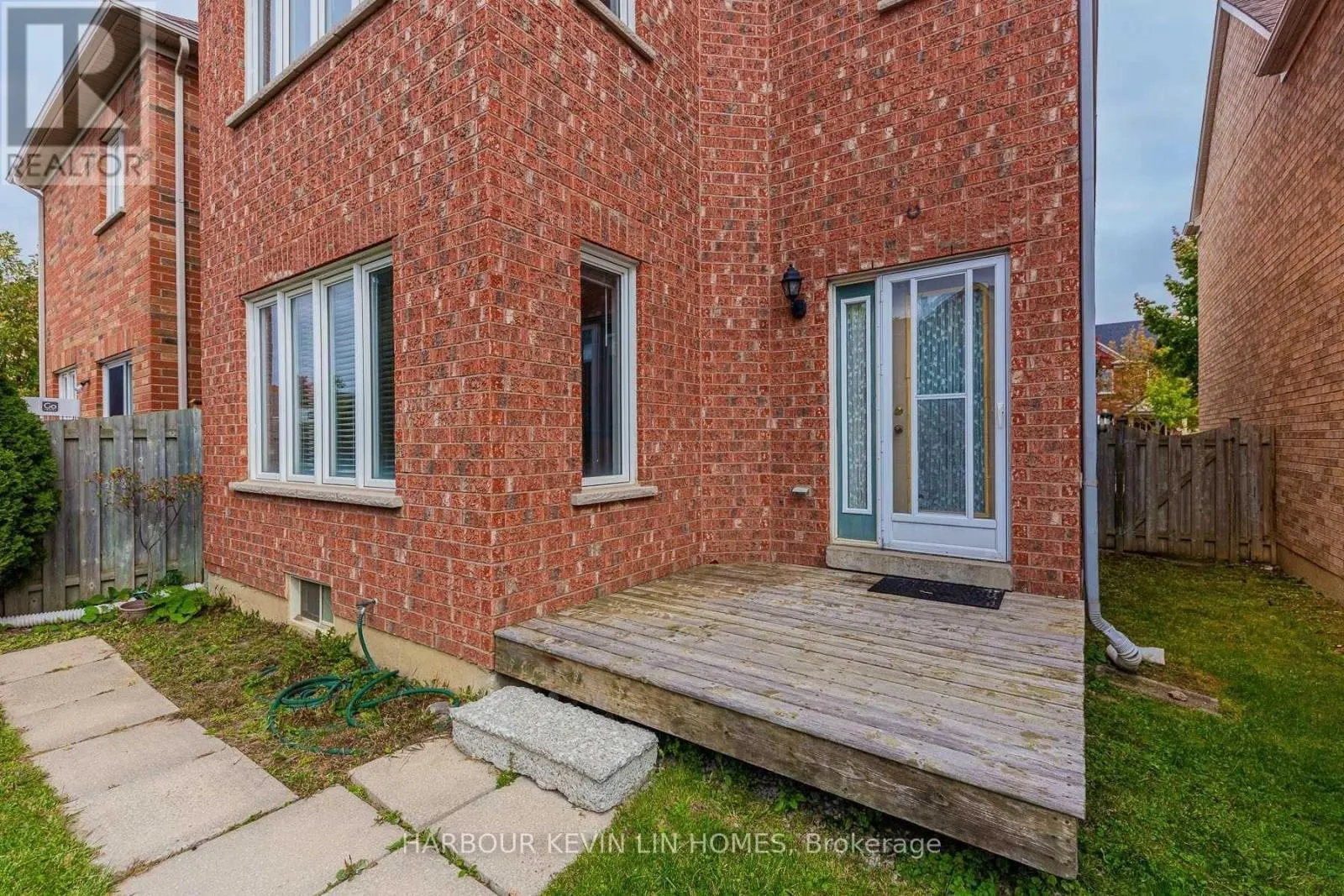46 COUNTRY GLEN ROAD