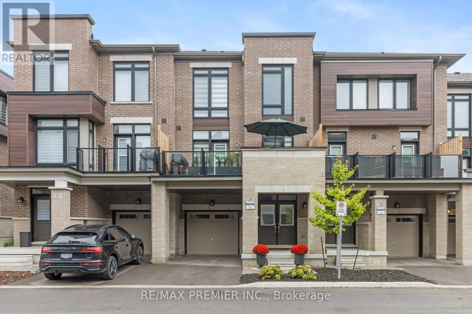 28 HOLYROOD CRESCENT