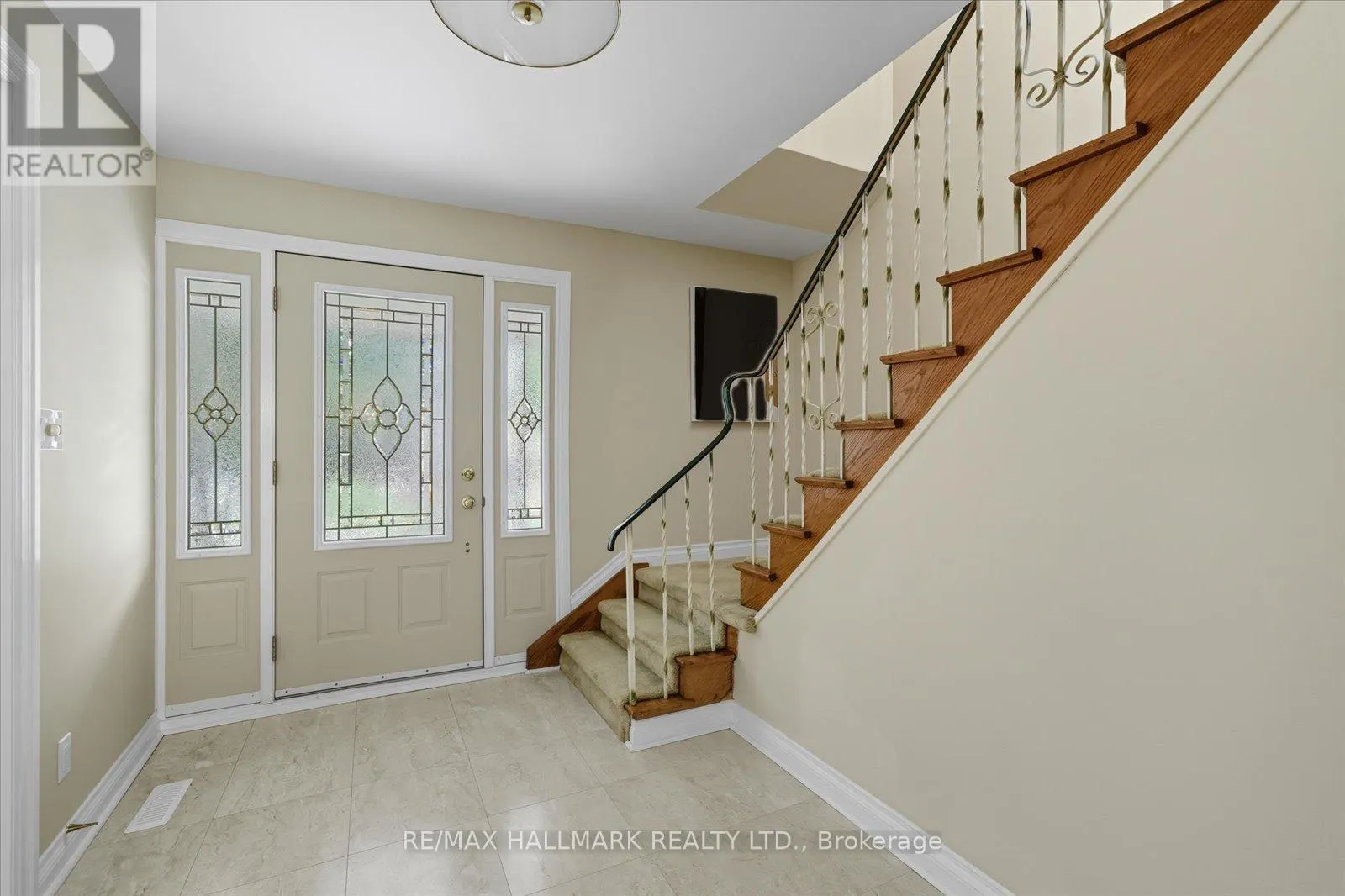 28 CHRISTMAN COURT