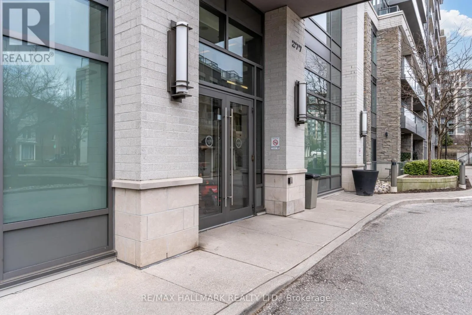 RG15 - 325 SOUTH PARK ROAD