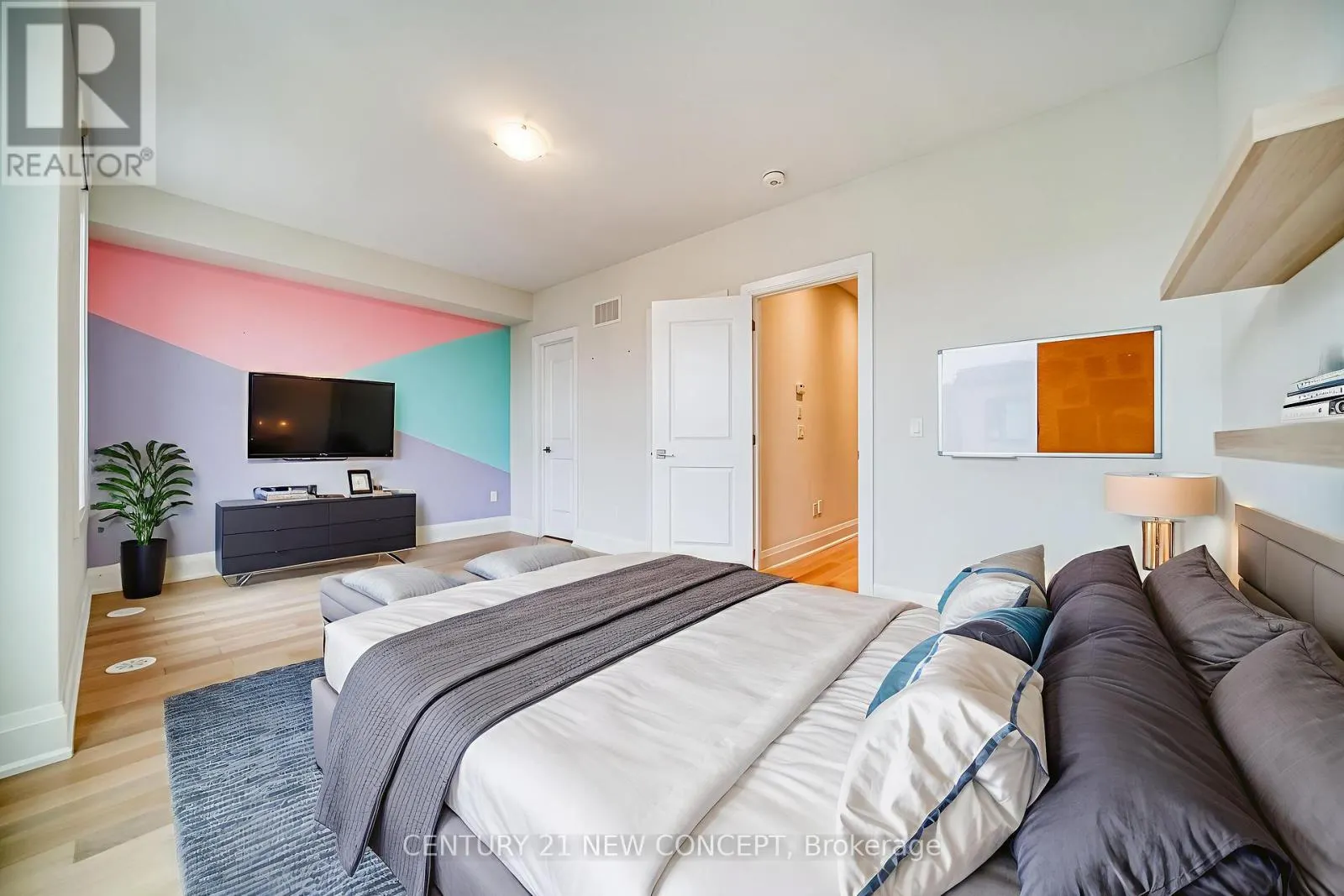 895 CLARK AVENUE W