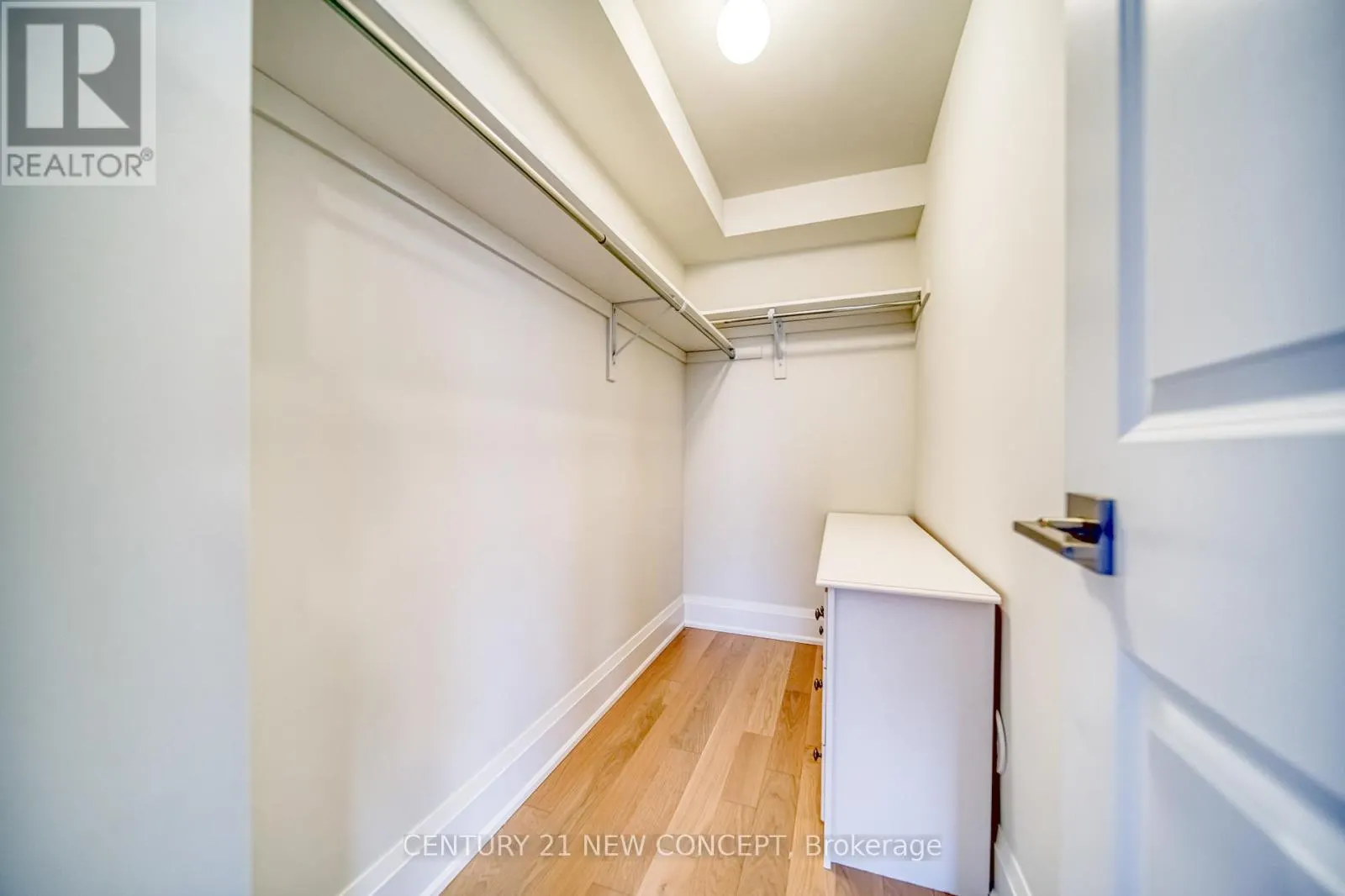 895 CLARK AVENUE W