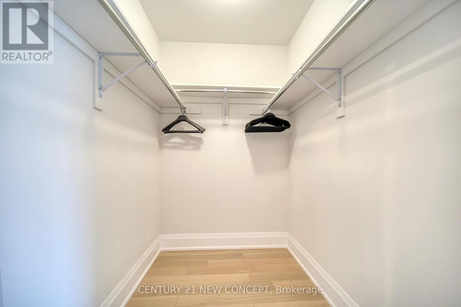 895 CLARK AVENUE W