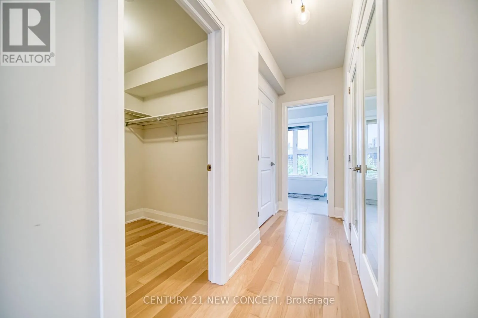 895 CLARK AVENUE W