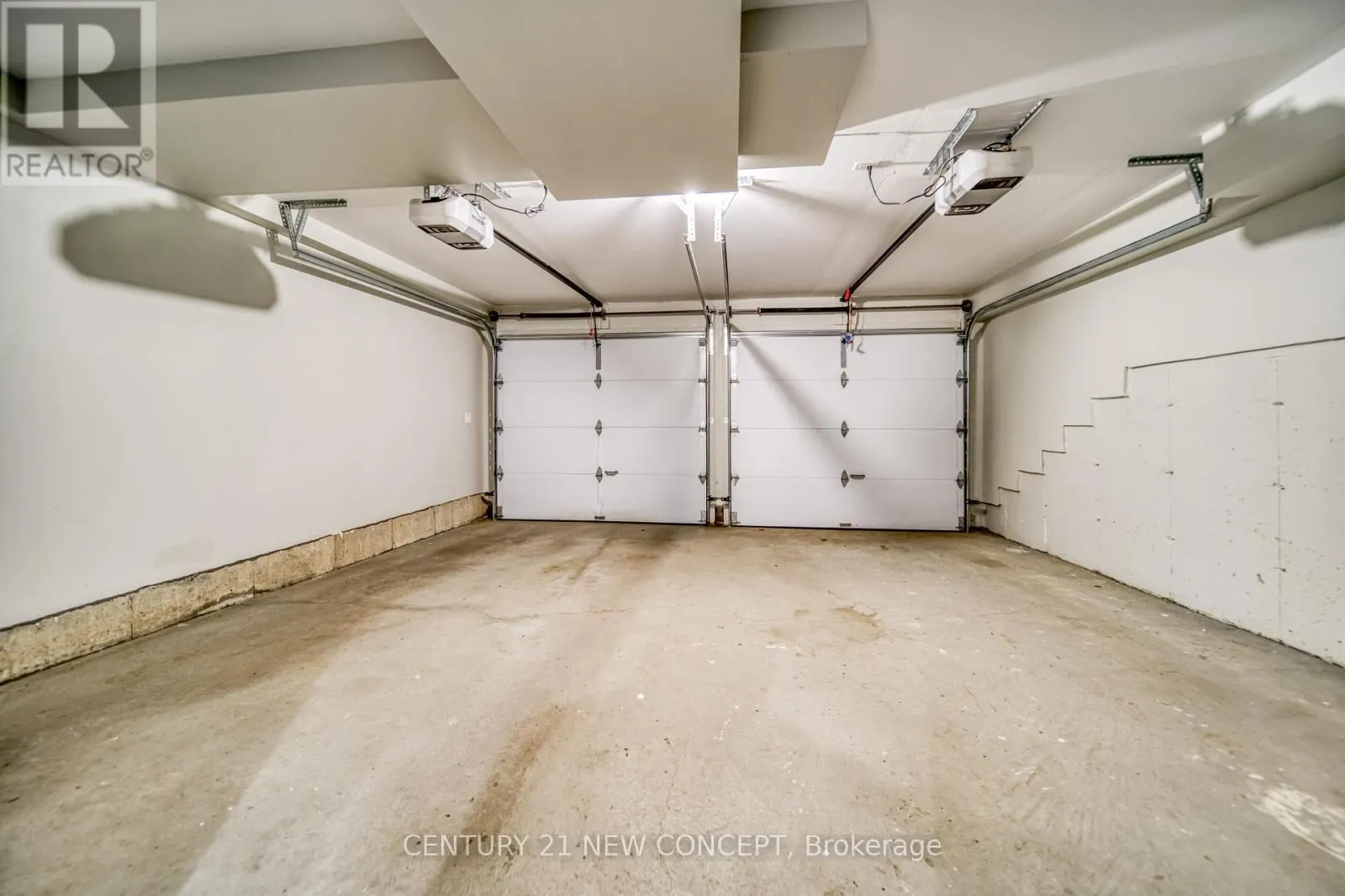 895 CLARK AVENUE W