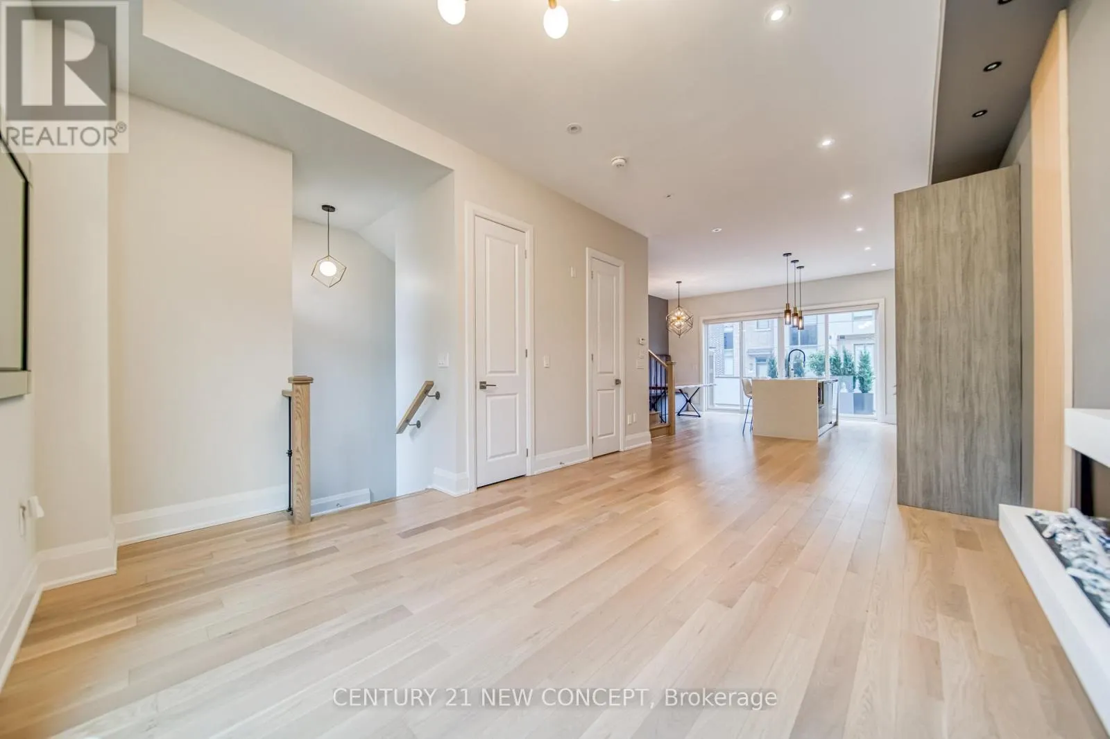 895 CLARK AVENUE W
