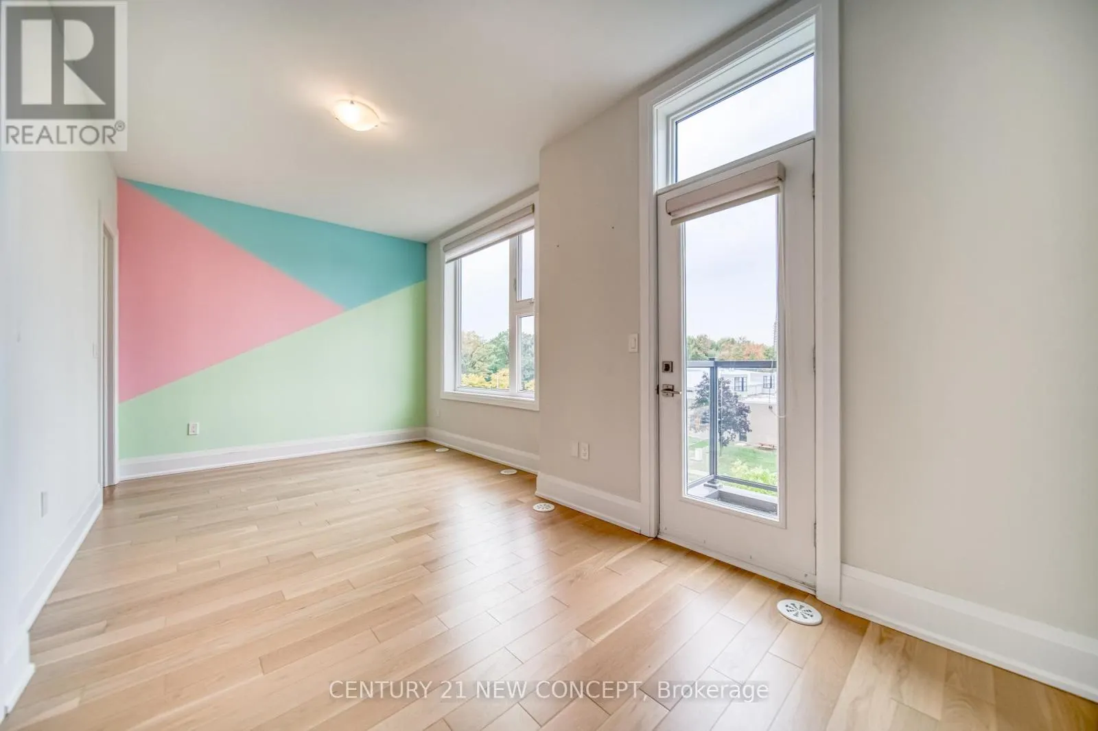895 CLARK AVENUE W