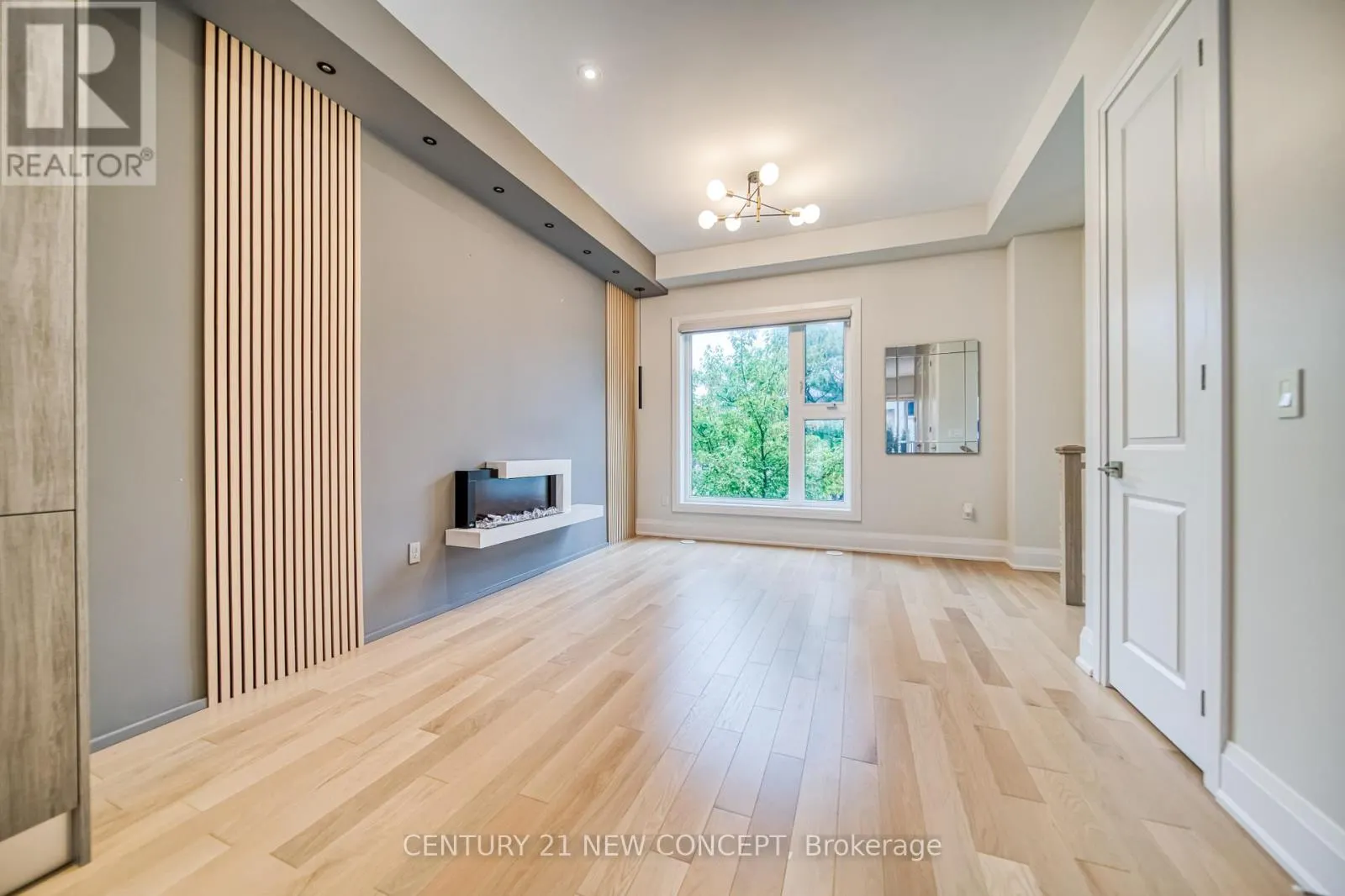 895 CLARK AVENUE W