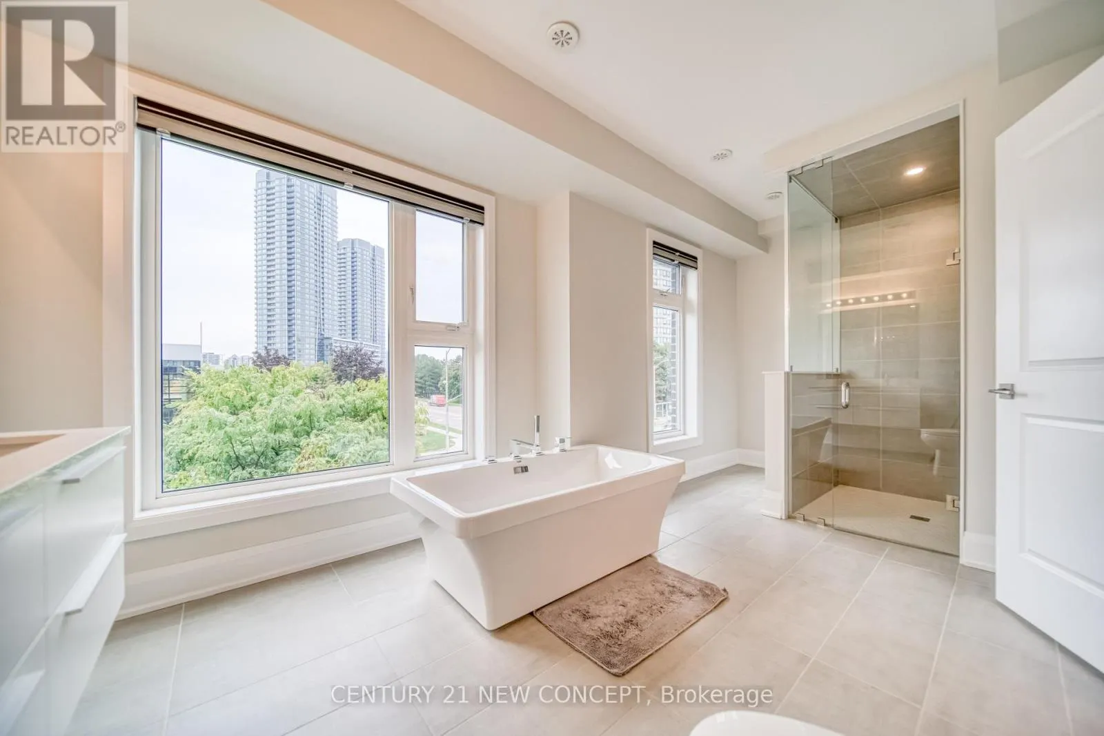 895 CLARK AVENUE W