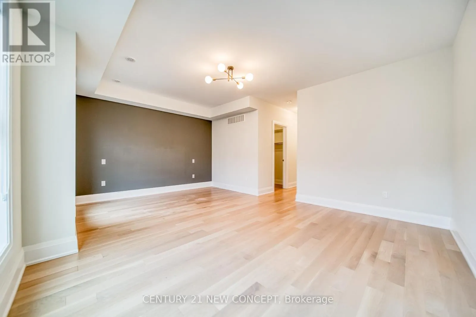 895 CLARK AVENUE W
