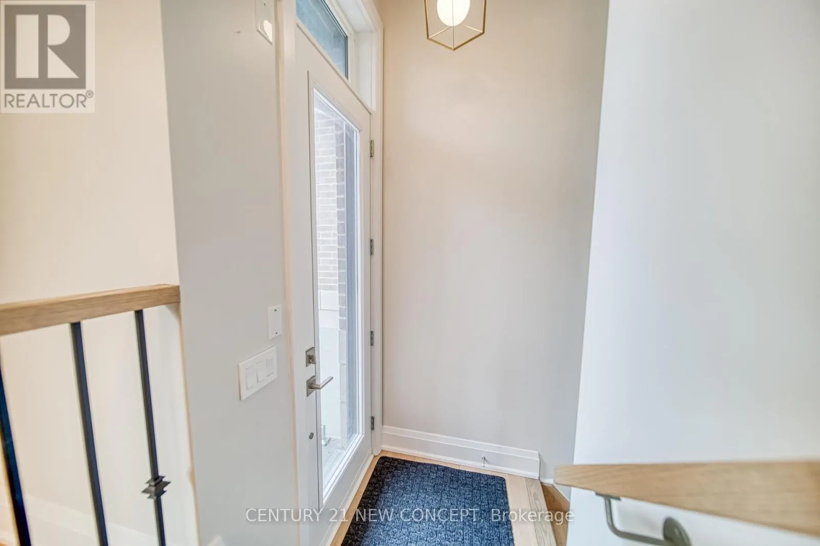 895 CLARK AVENUE W