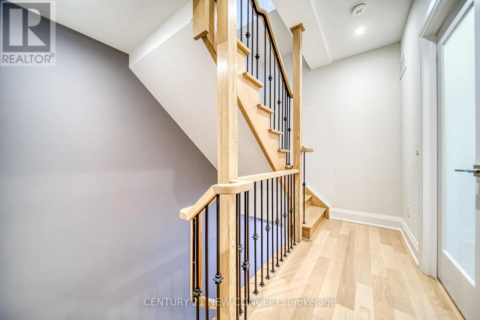895 CLARK AVENUE W