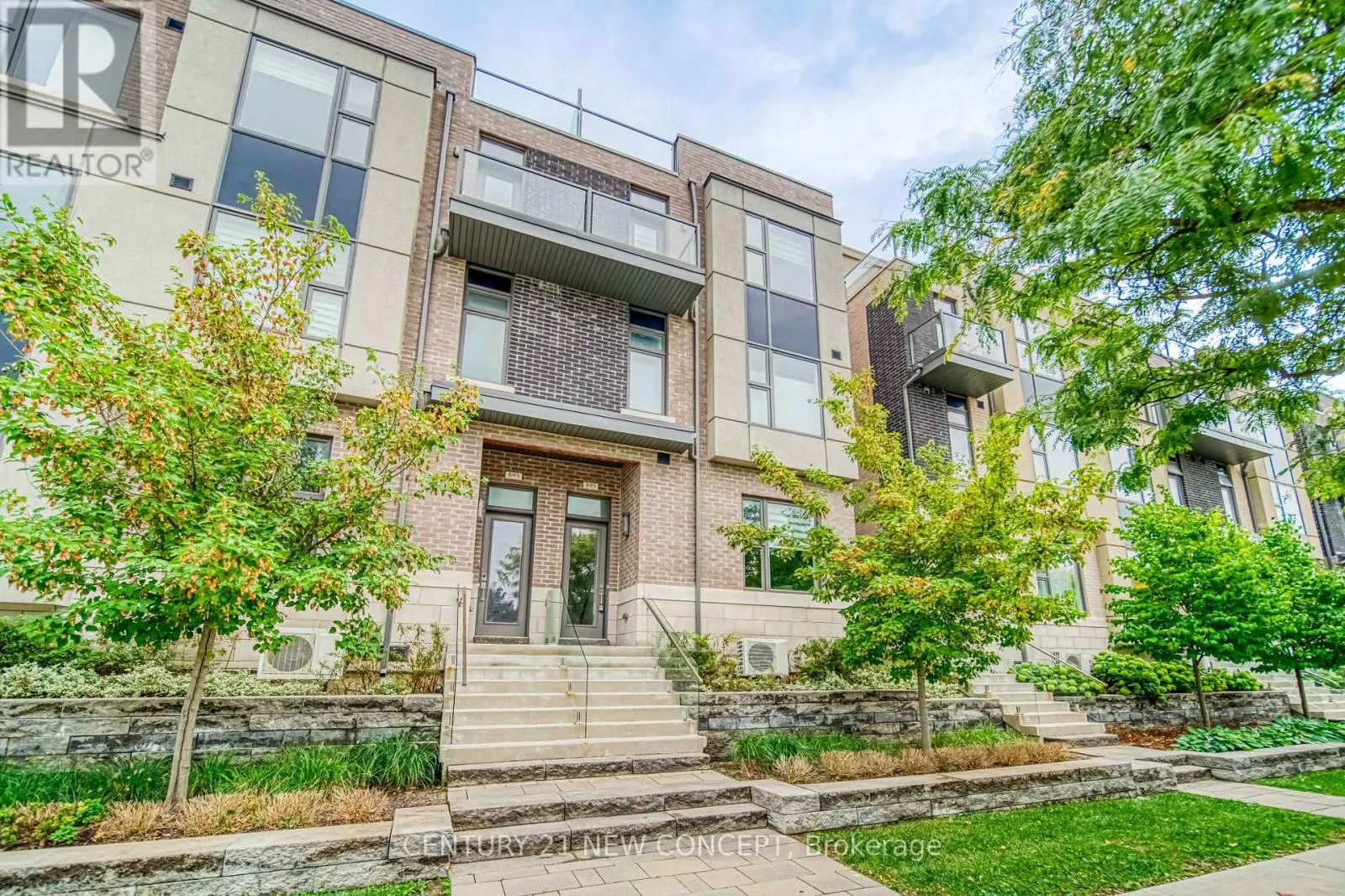 895 CLARK AVENUE W