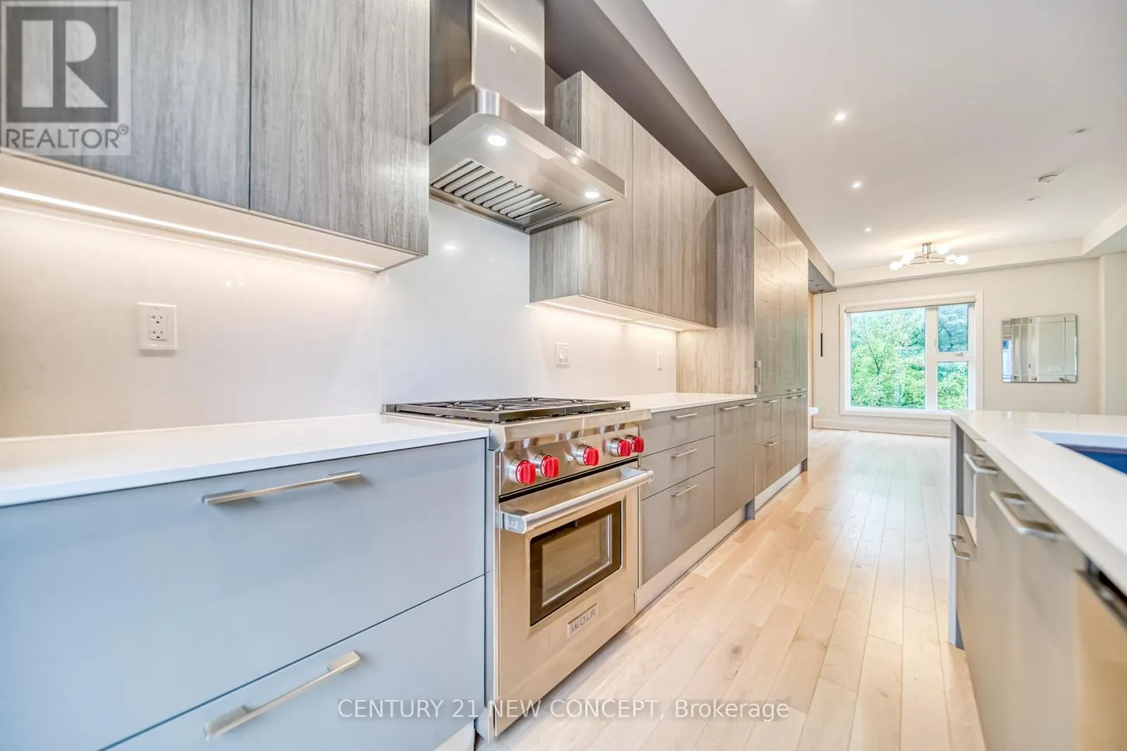 895 CLARK AVENUE W