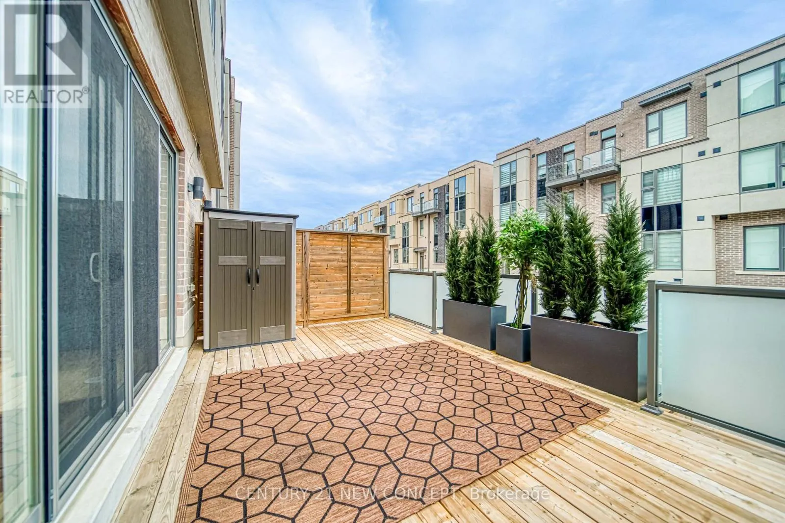 895 CLARK AVENUE W