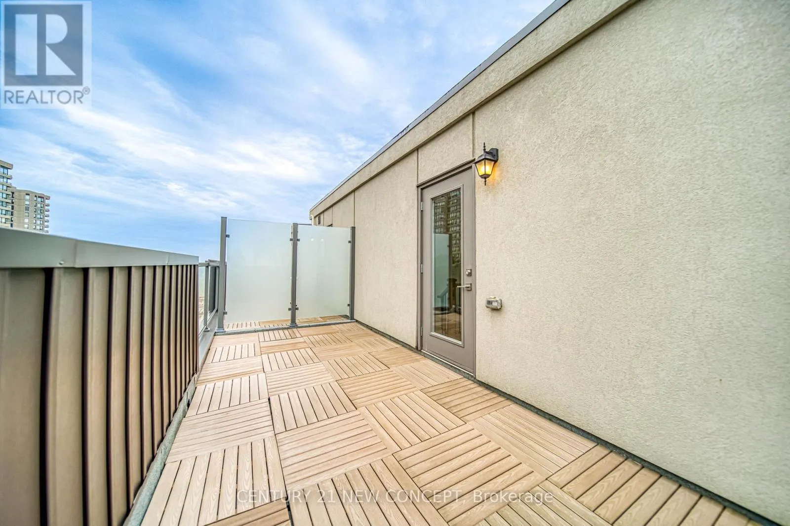 895 CLARK AVENUE W