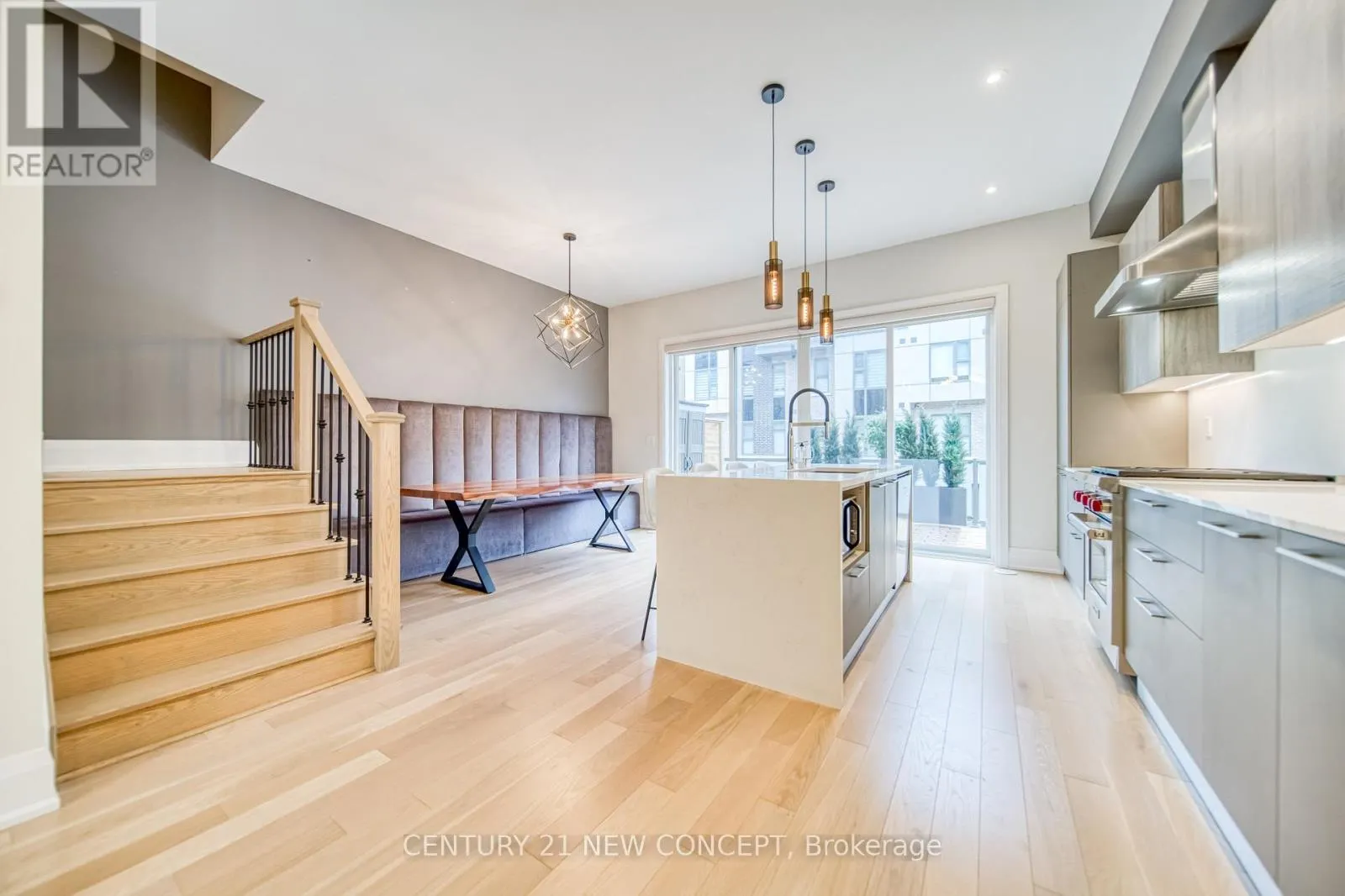 895 CLARK AVENUE W