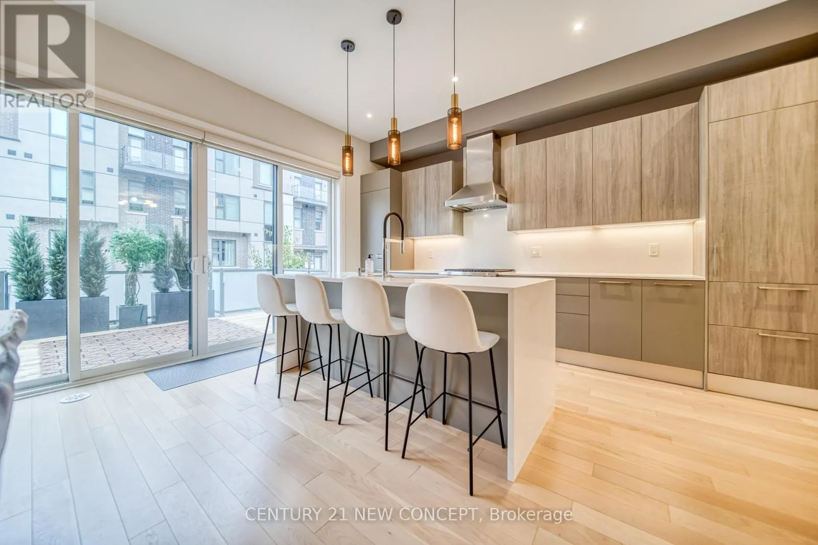 895 CLARK AVENUE W