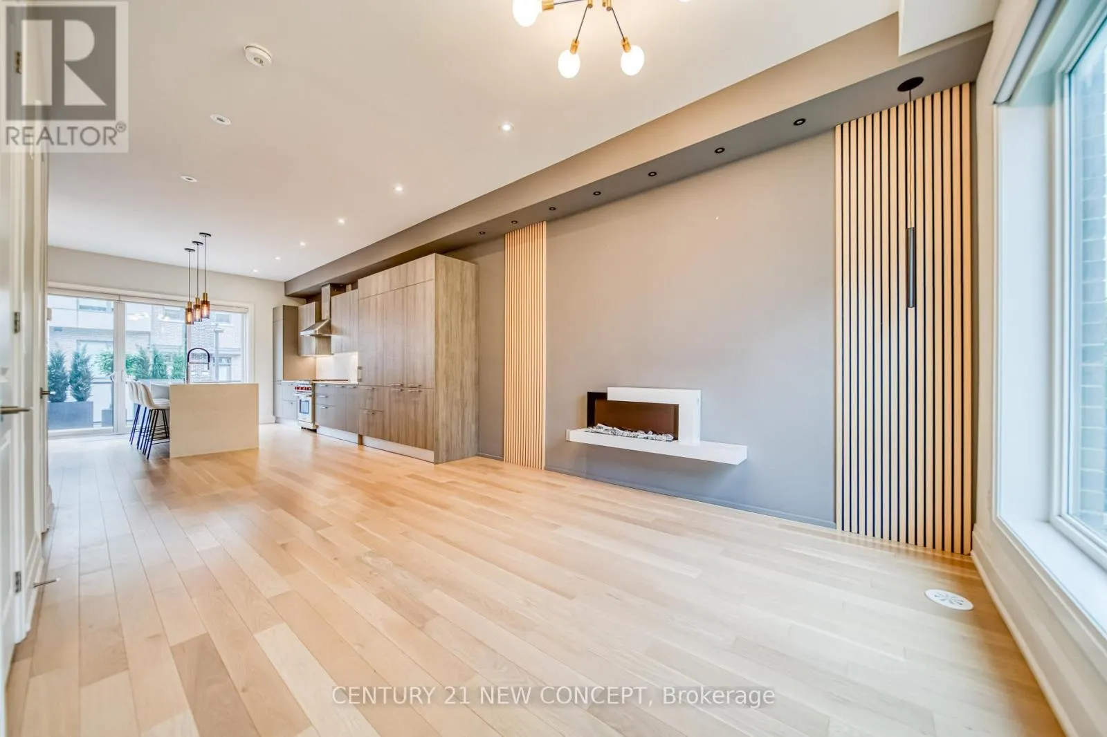 895 CLARK AVENUE W