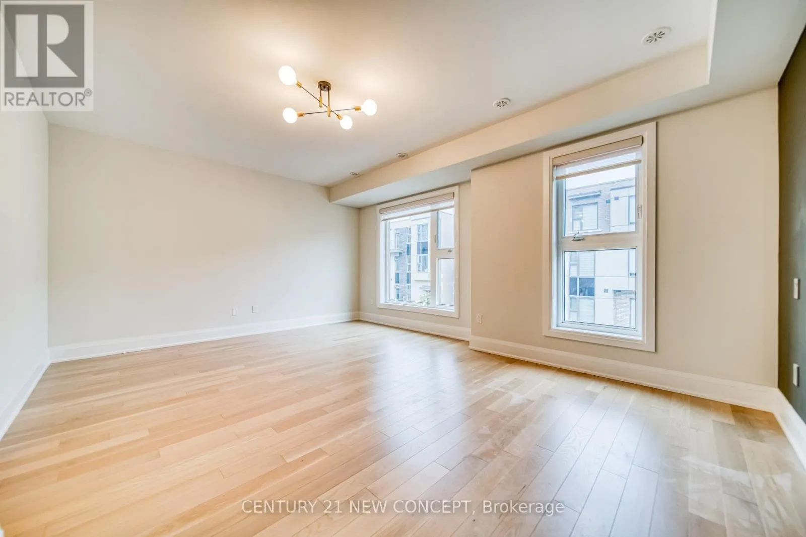 895 CLARK AVENUE W
