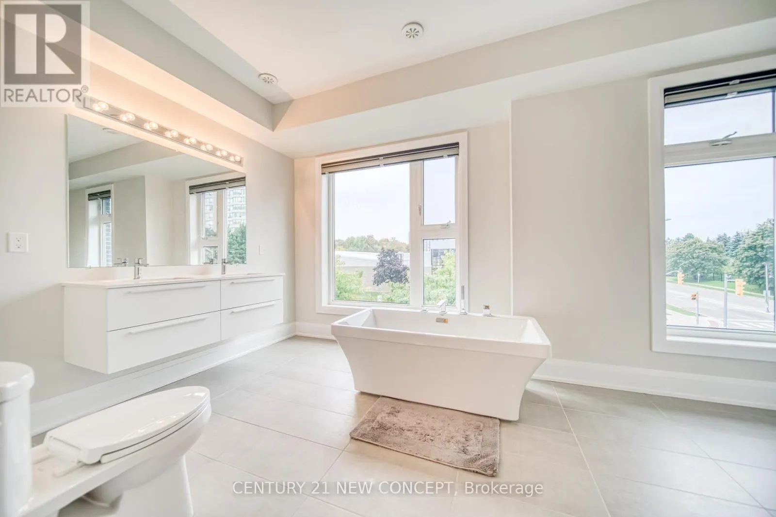 895 CLARK AVENUE W