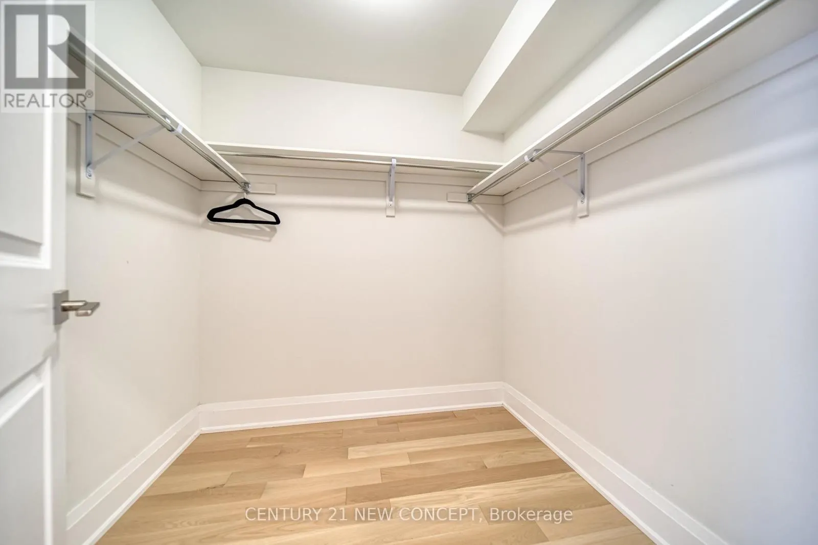 895 CLARK AVENUE W