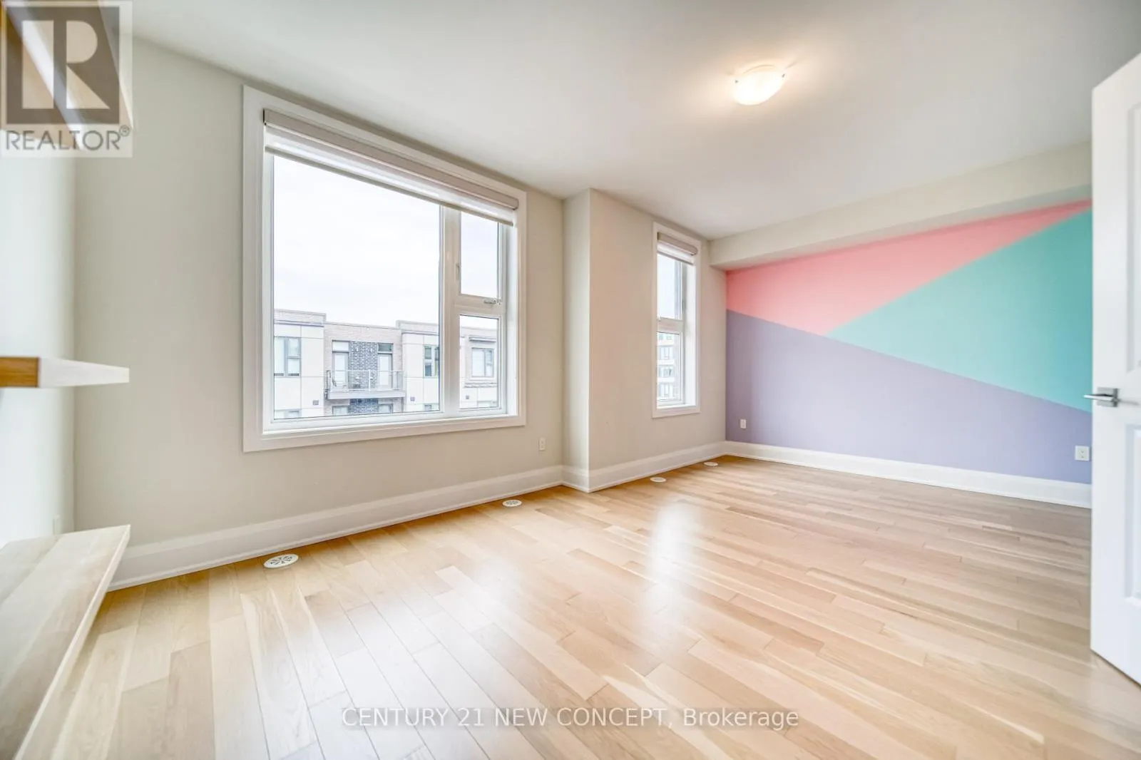 895 CLARK AVENUE W