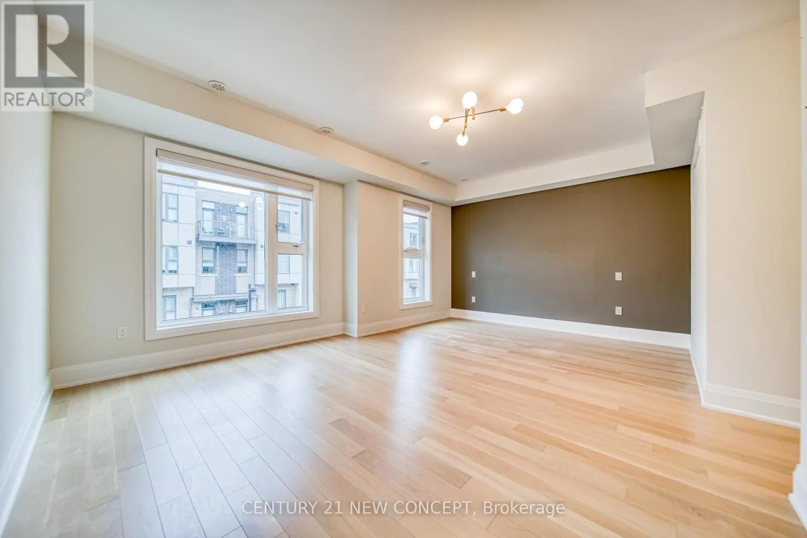 895 CLARK AVENUE W