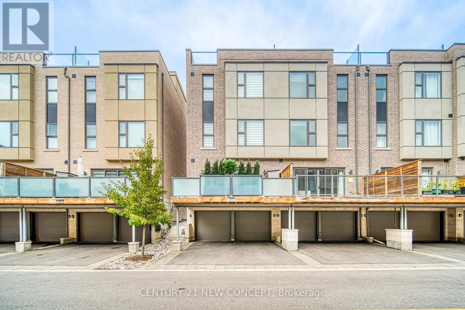 895 CLARK AVENUE W