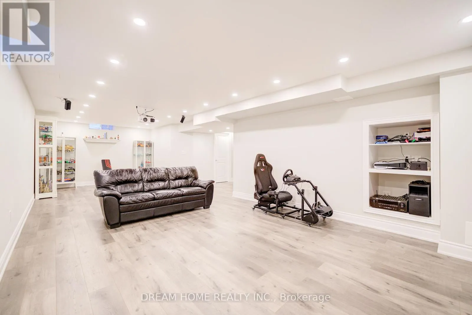 41 MYNDEN WAY