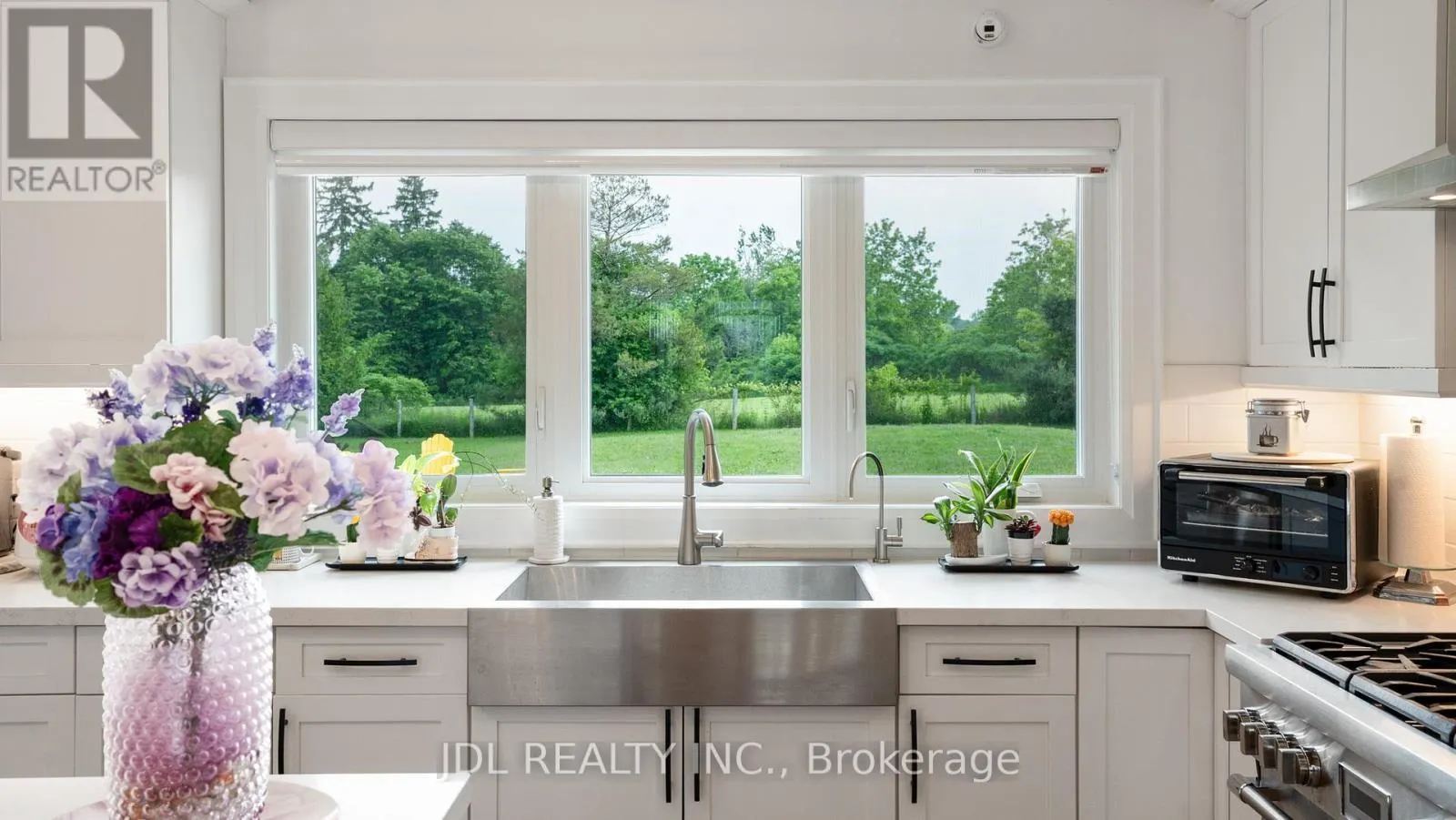 11 HEDGE ROAD