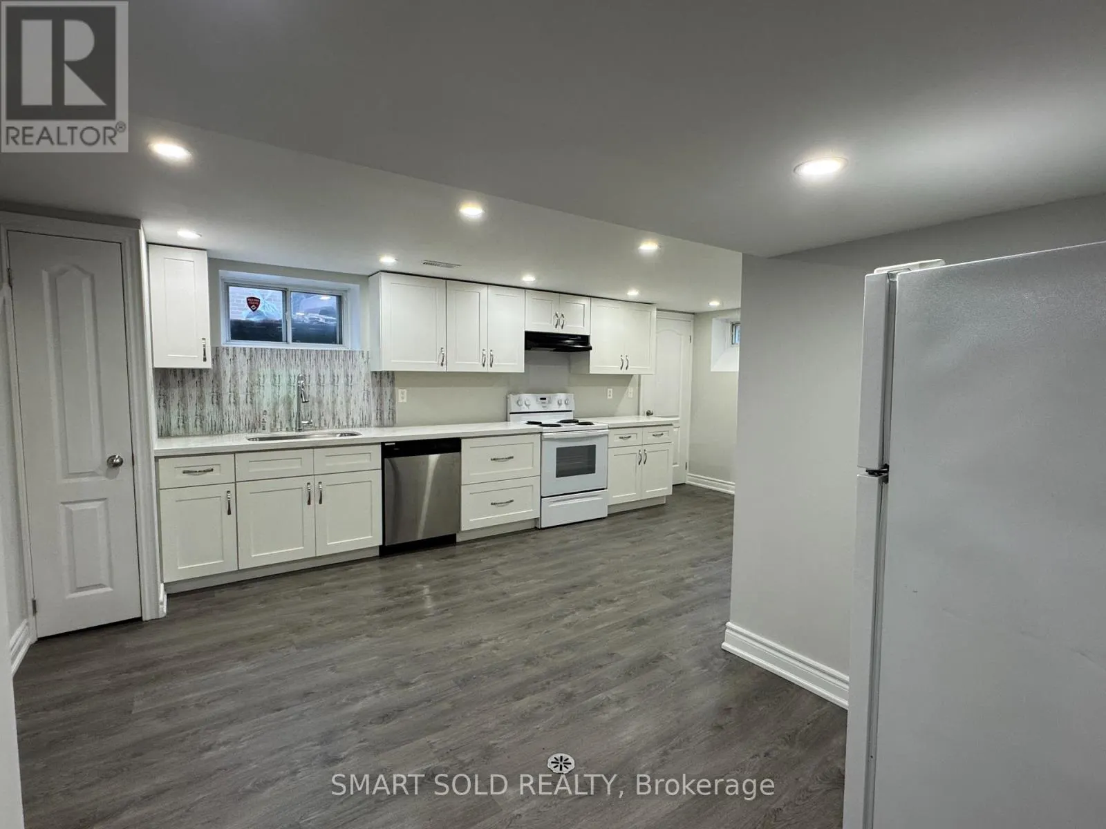 LOWER LEVEL - 414 TAYLOR MILLS DRIVE N