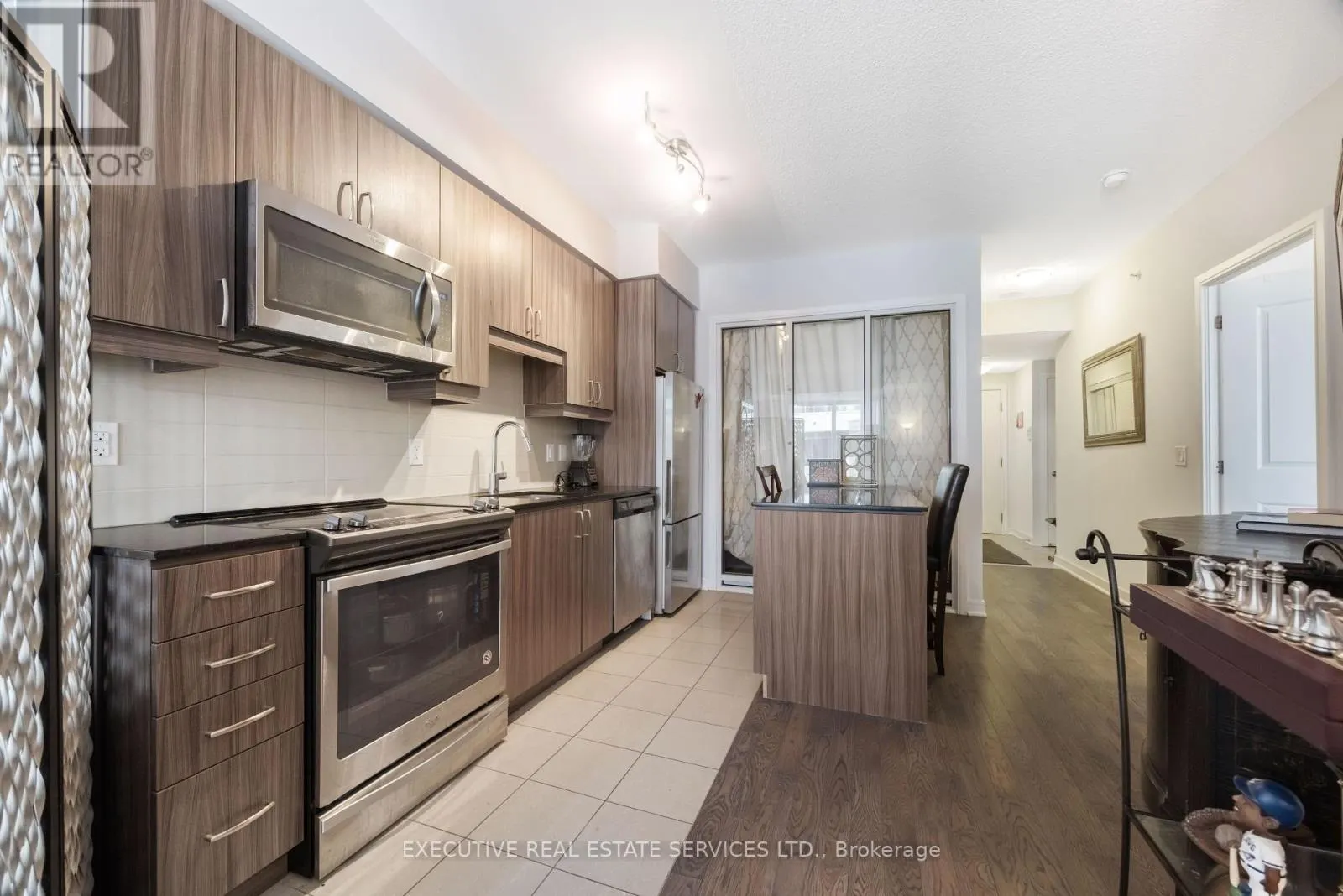 #608 - 9191 YONGE STREET SW