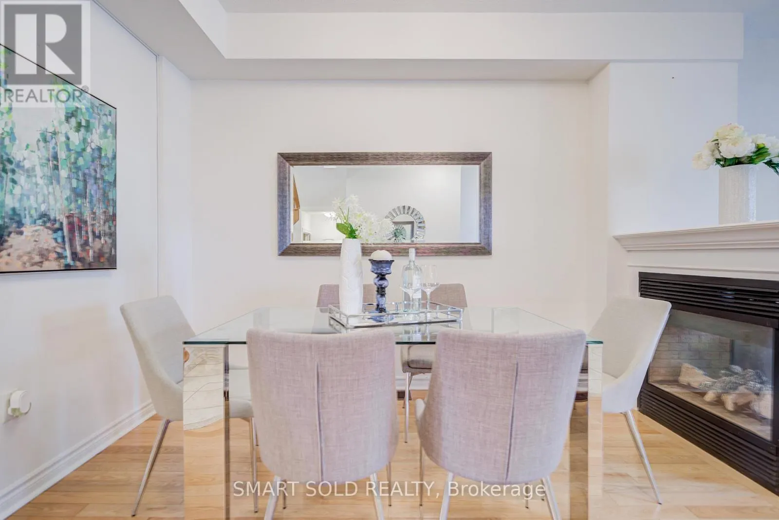 4 THORNHILL WOODS DRIVE