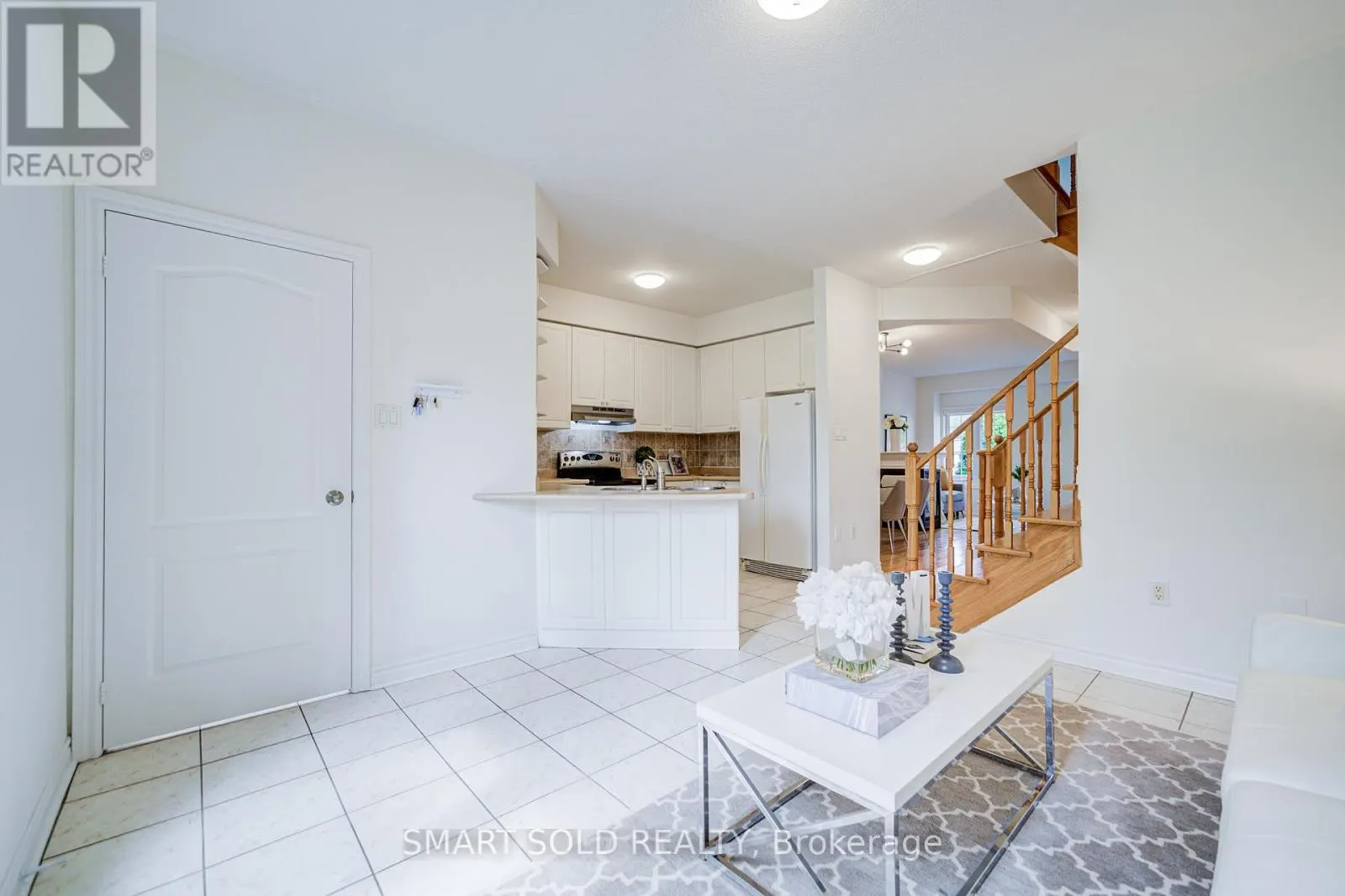 4 THORNHILL WOODS DRIVE