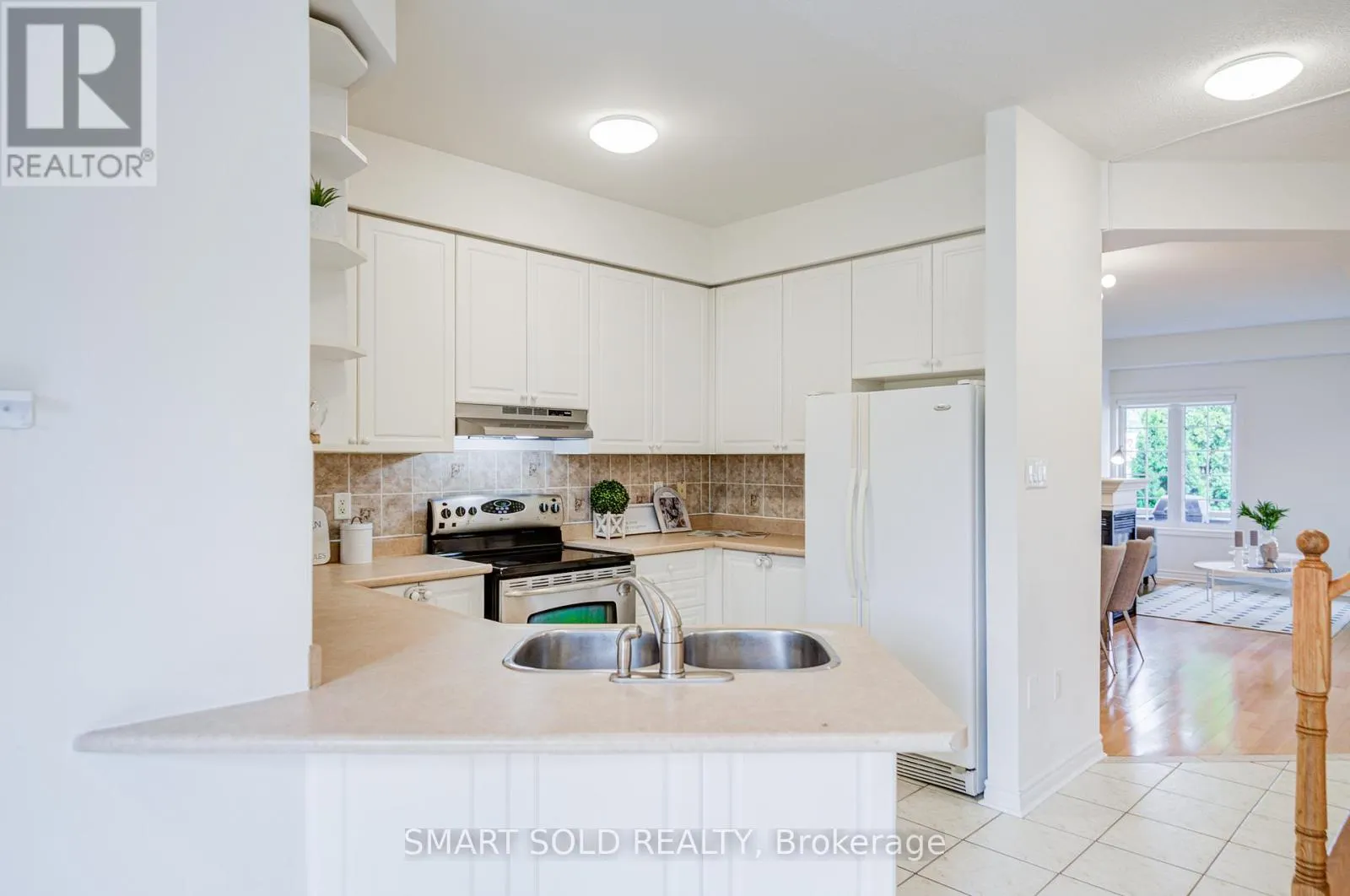 4 THORNHILL WOODS DRIVE
