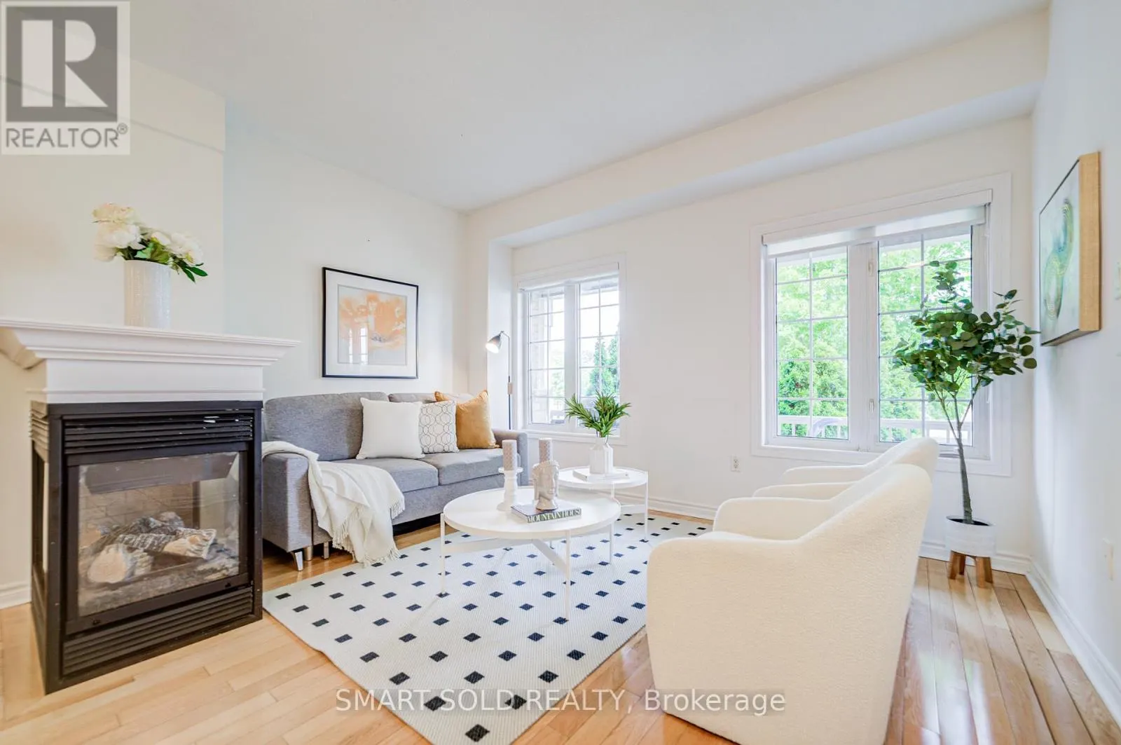 4 THORNHILL WOODS DRIVE