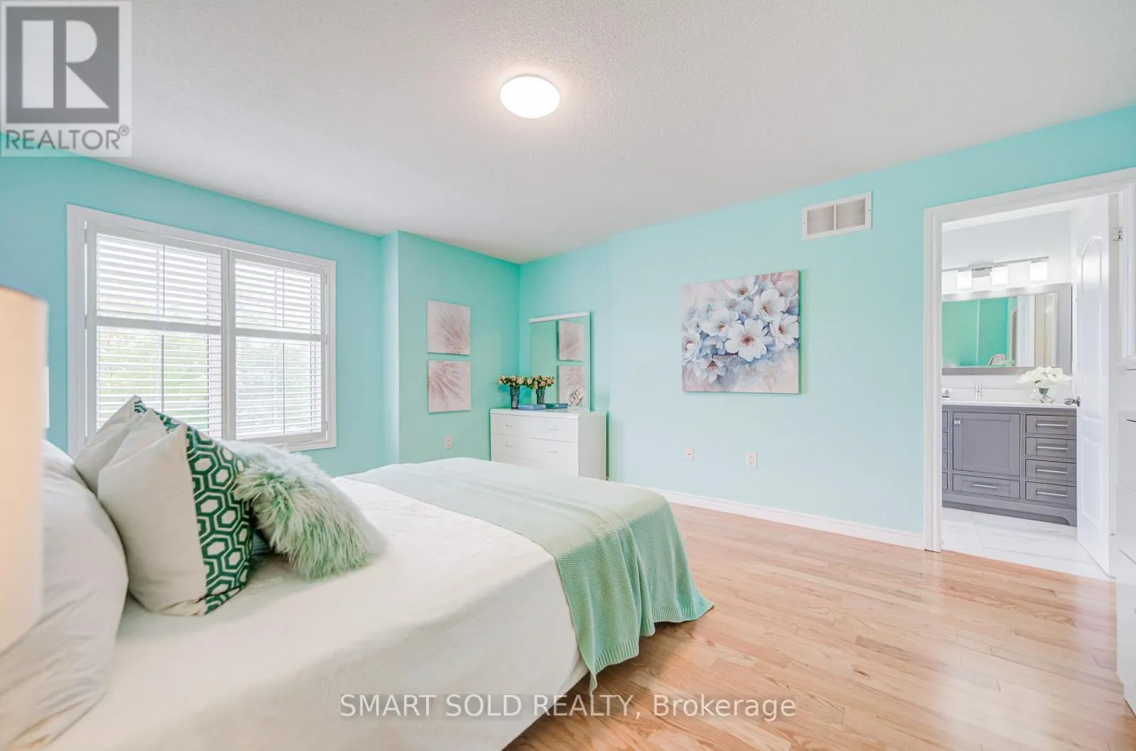 4 THORNHILL WOODS DRIVE