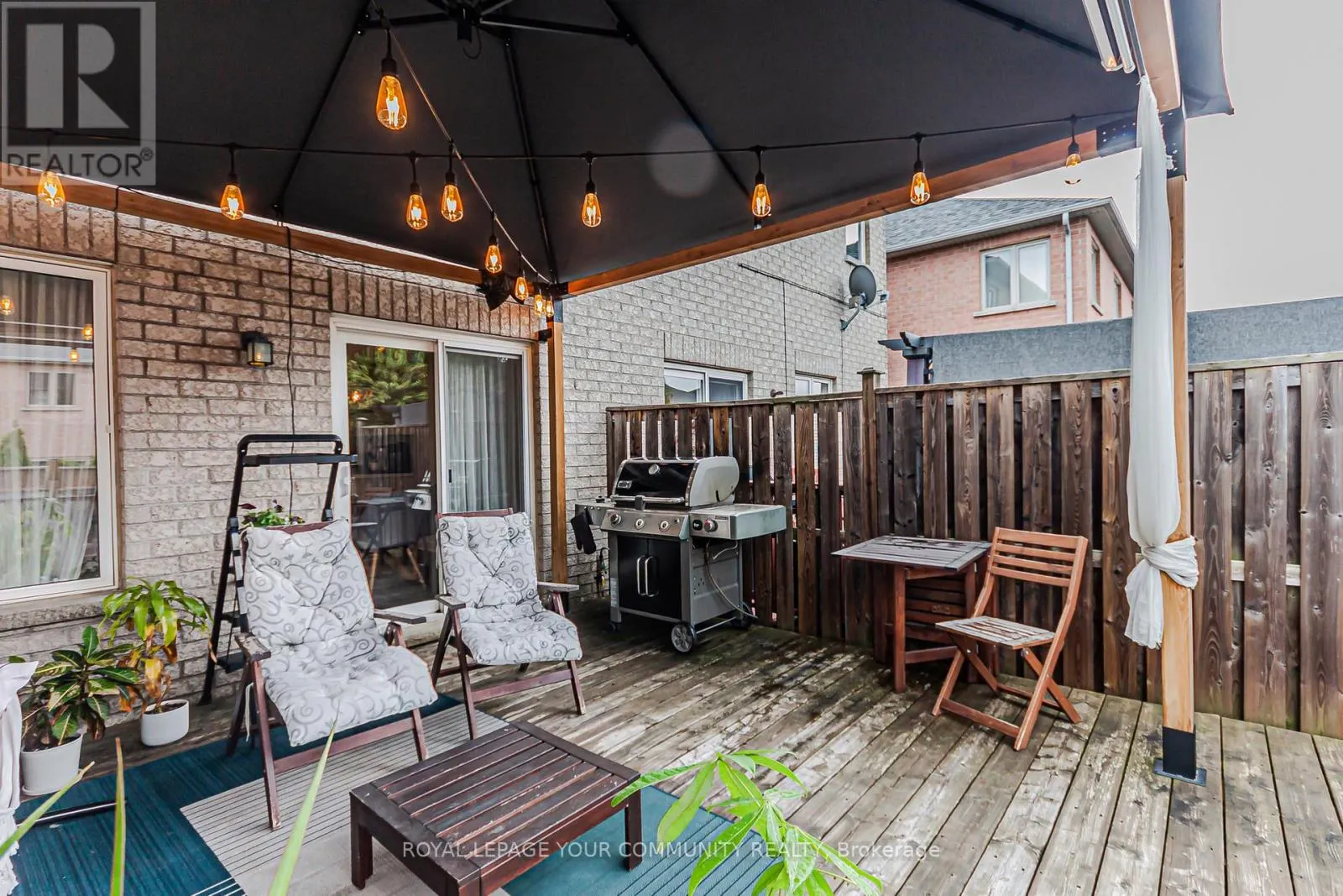 32 BLACK MAPLE CRESCENT