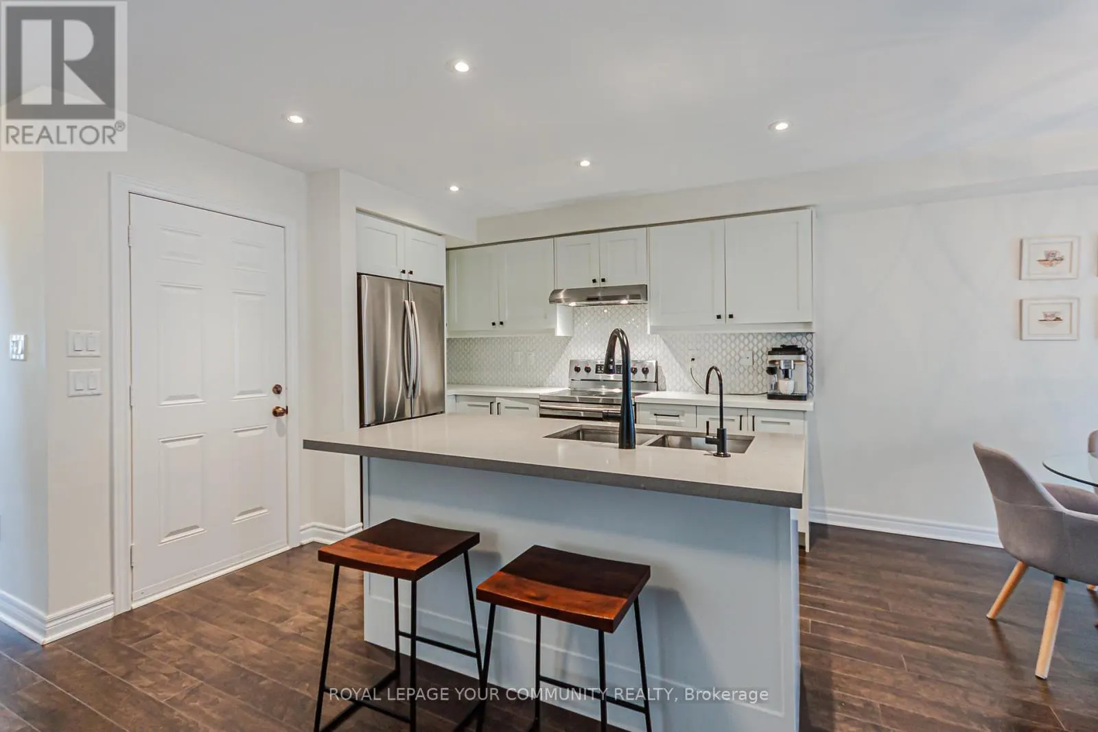 32 BLACK MAPLE CRESCENT
