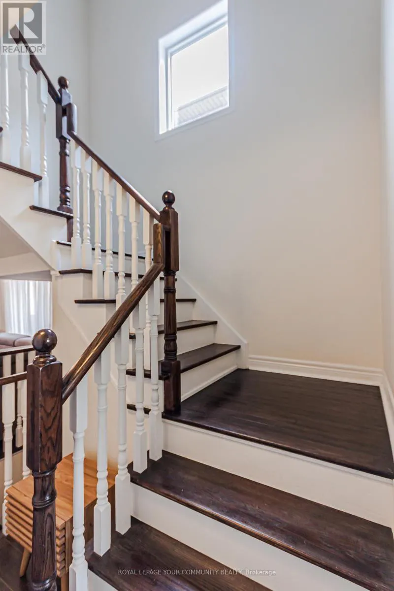 32 BLACK MAPLE CRESCENT