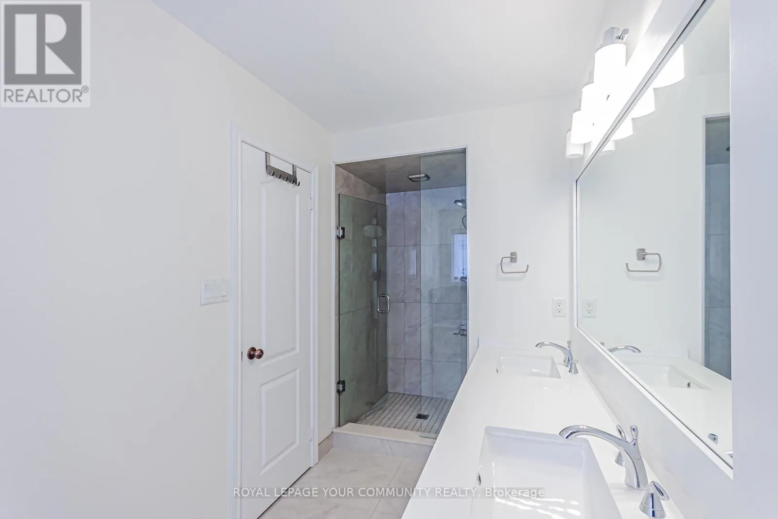 32 BLACK MAPLE CRESCENT