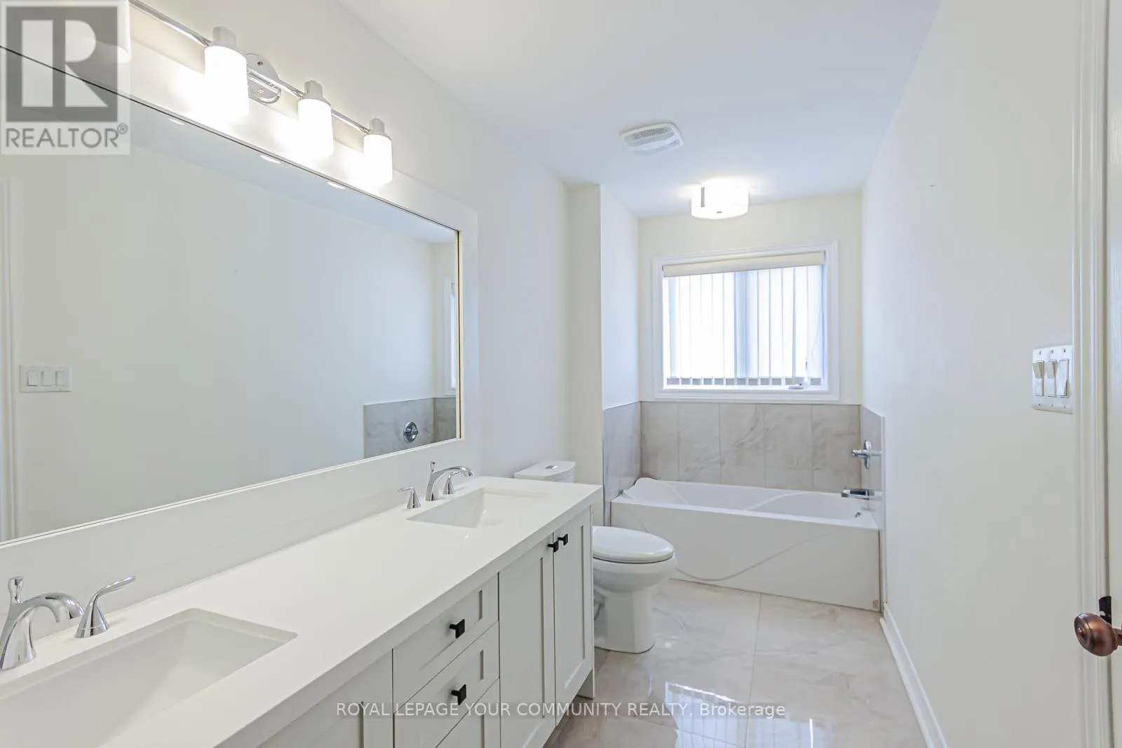 32 BLACK MAPLE CRESCENT