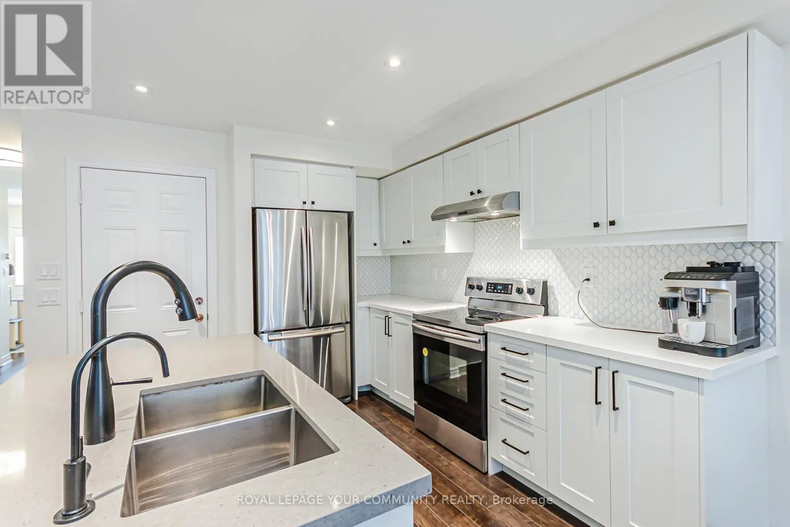 32 BLACK MAPLE CRESCENT