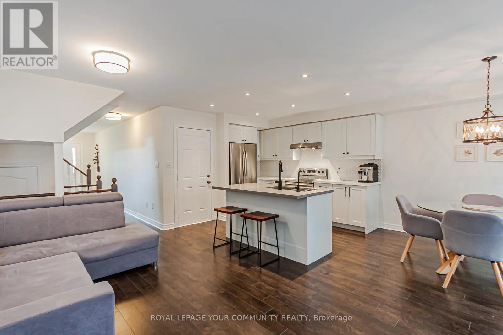 32 BLACK MAPLE CRESCENT