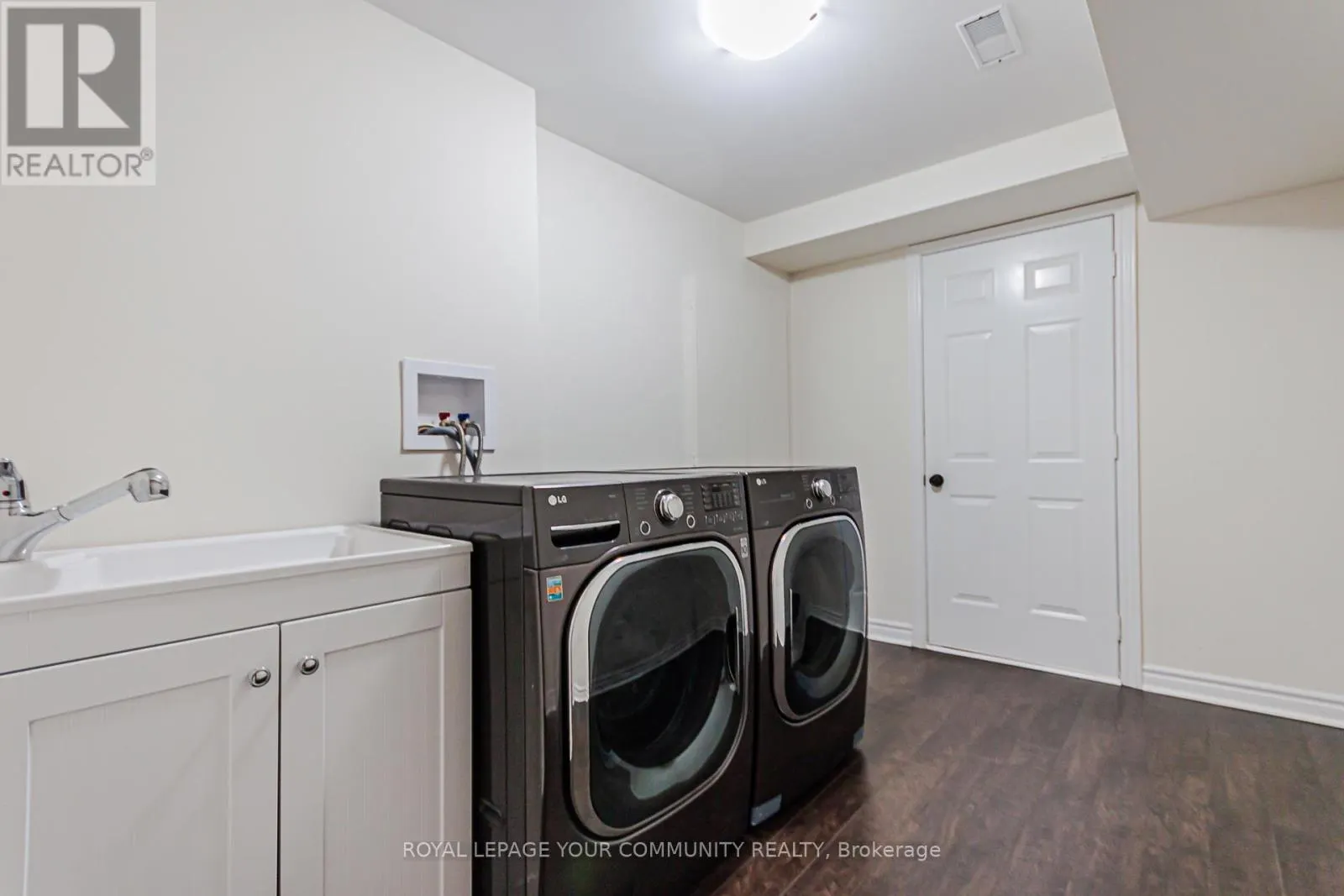 32 BLACK MAPLE CRESCENT