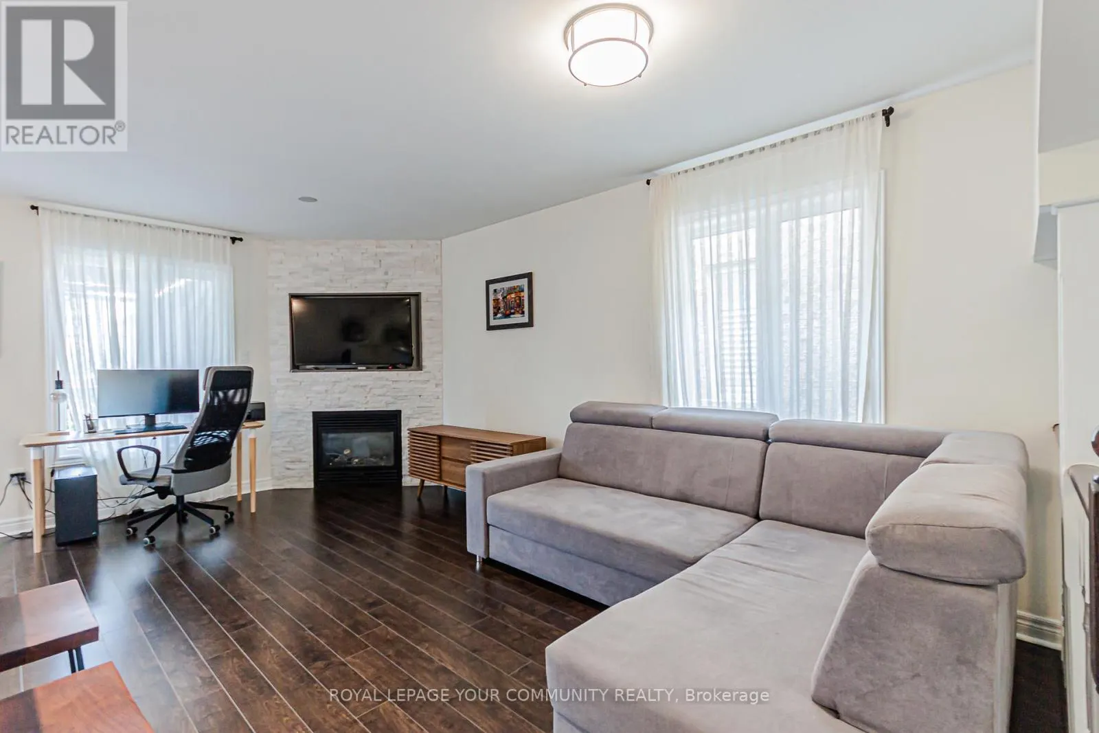 32 BLACK MAPLE CRESCENT