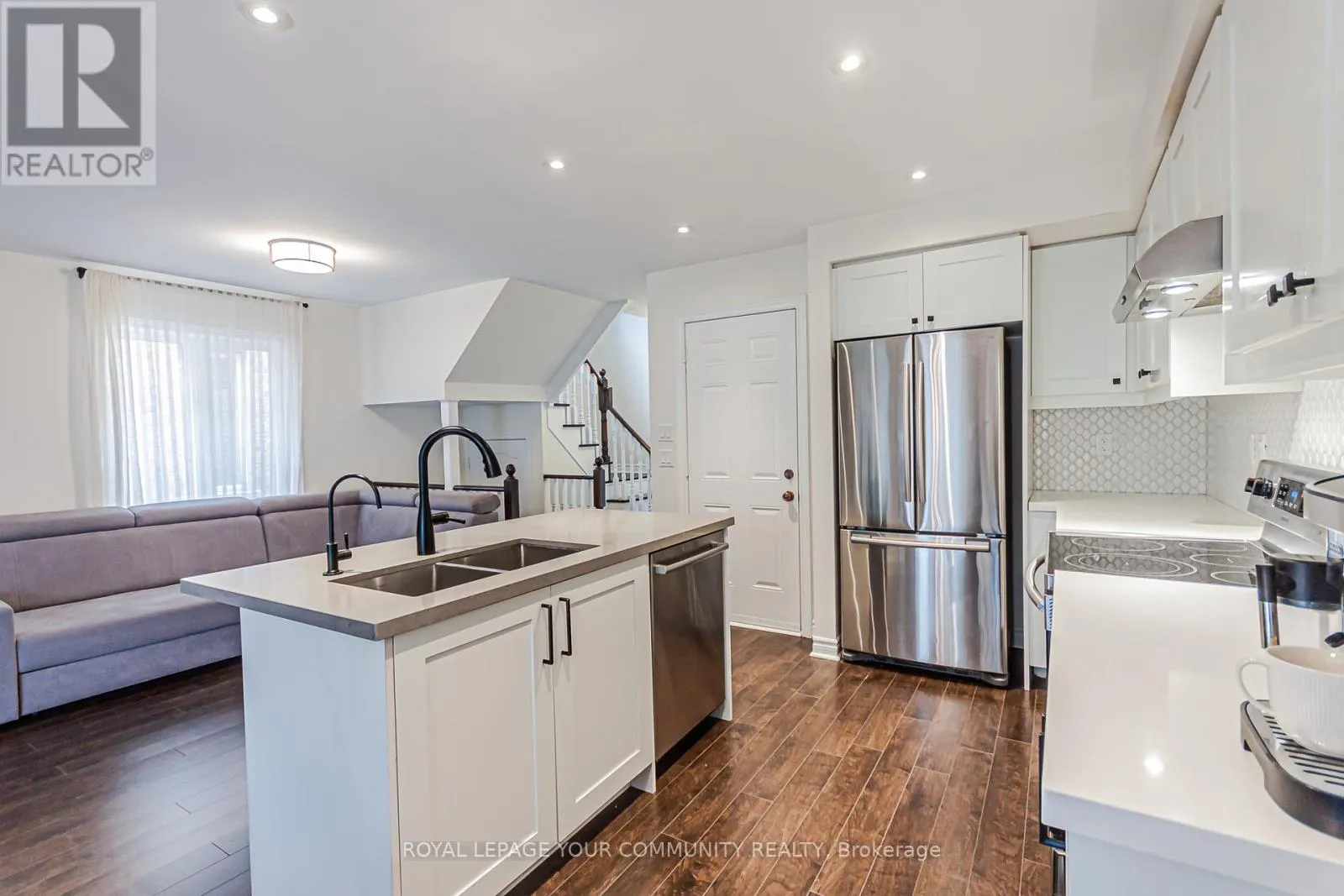 32 BLACK MAPLE CRESCENT