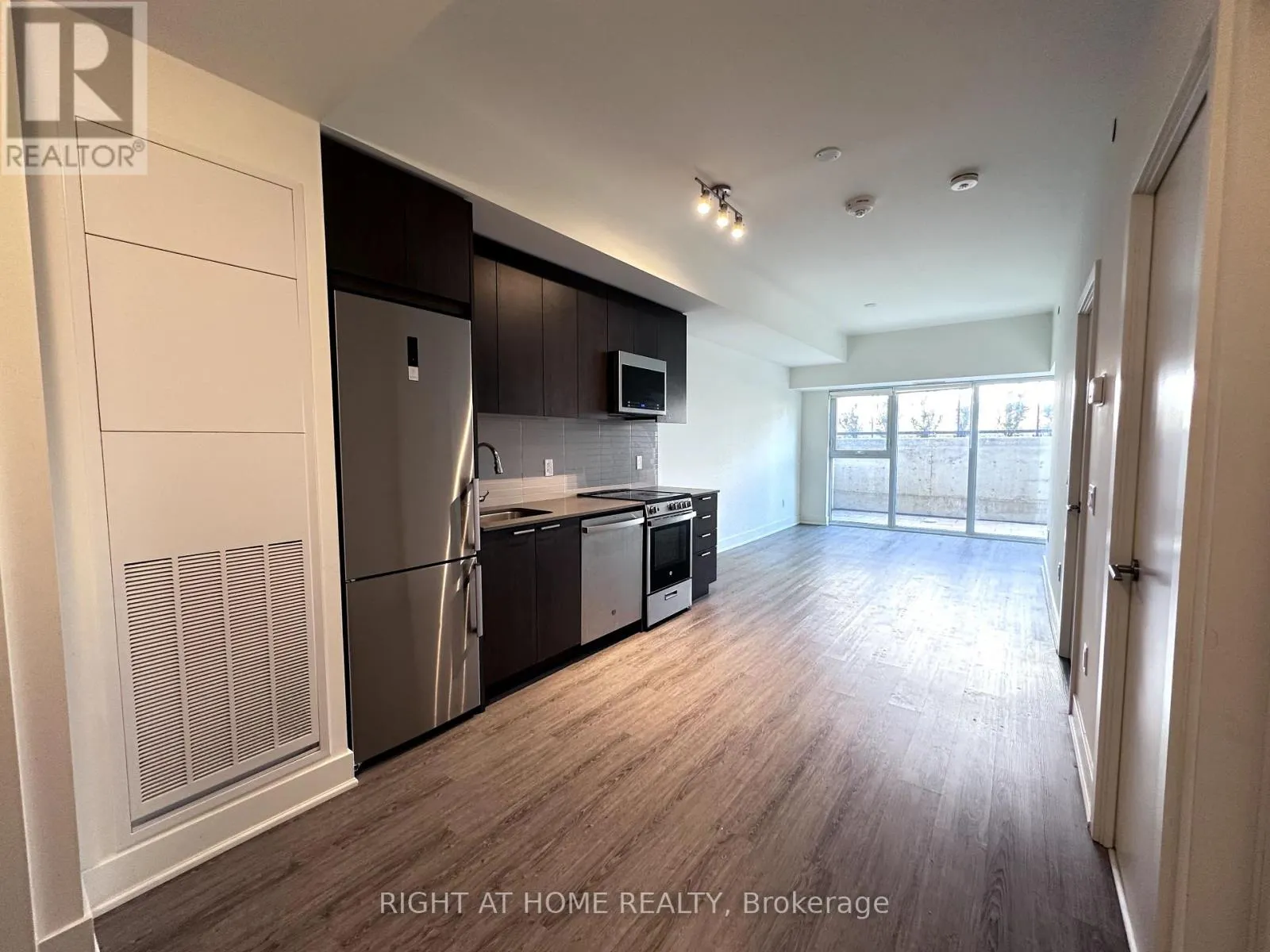 015 - 185 DEERFIELD ROAD
